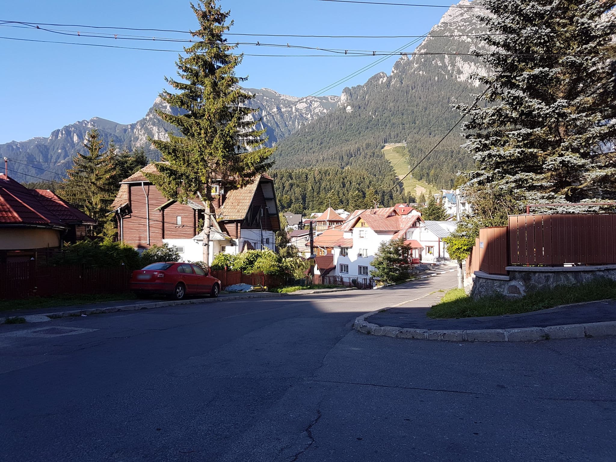 Street view near Cabana Maia, Buşteni — © tavi (CC BY-SA · Mapillary)