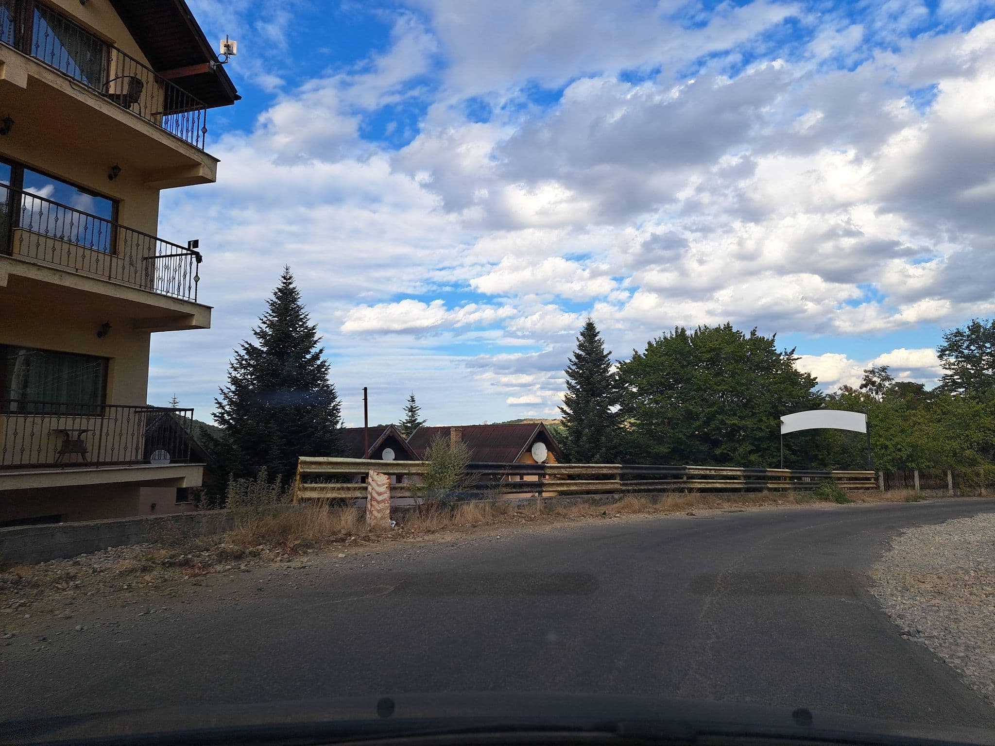 Street view near Hotel Diamond, Teliucu Inferior — © tavi (CC BY-SA · Mapillary)