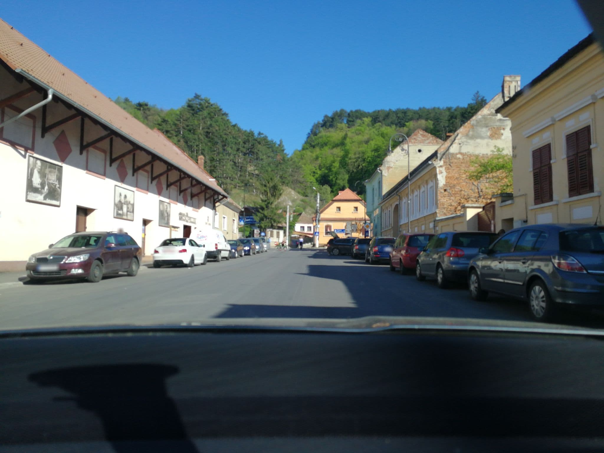 Street view near Hostel Clicknet Munteanu, Râşnov — © gabrielmoise (CC BY-SA · Mapillary)