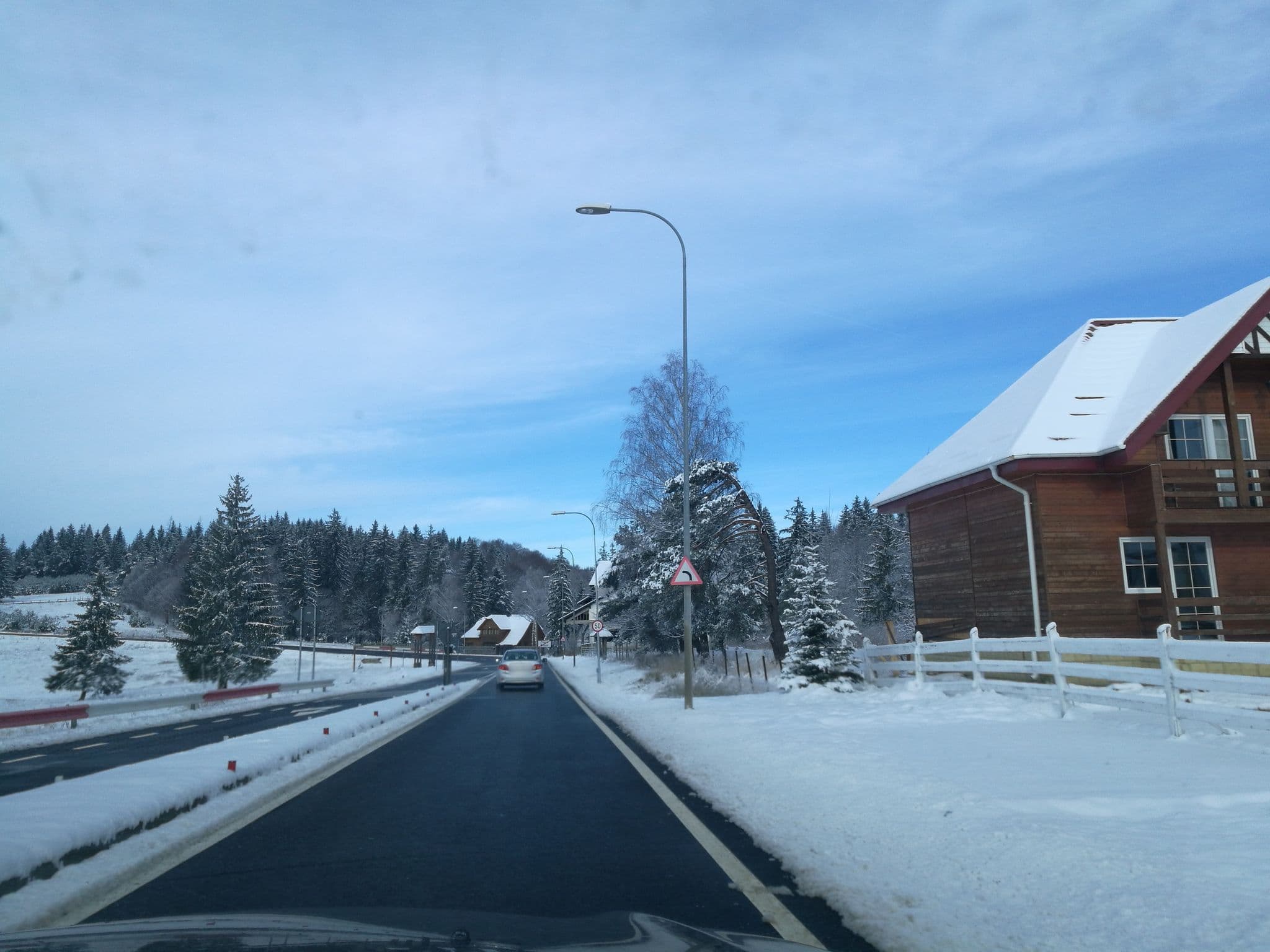 Street view near Vila 4. Monterai Resort, Braşov — © rsandu (CC BY-SA · Mapillary)