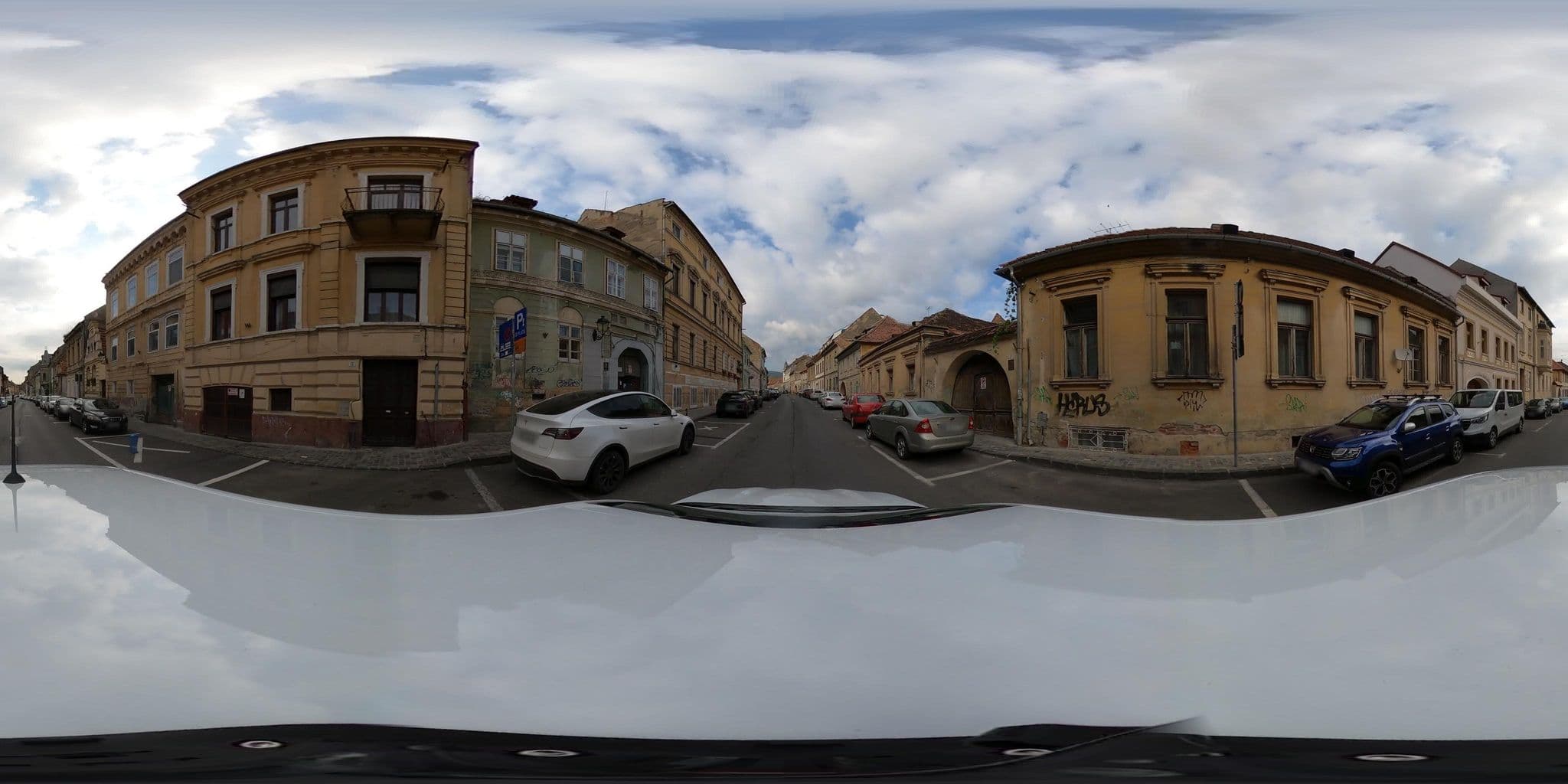 Street view near Schloss Apartments, Braşov — © Pill0r360 (CC BY-SA · Mapillary)