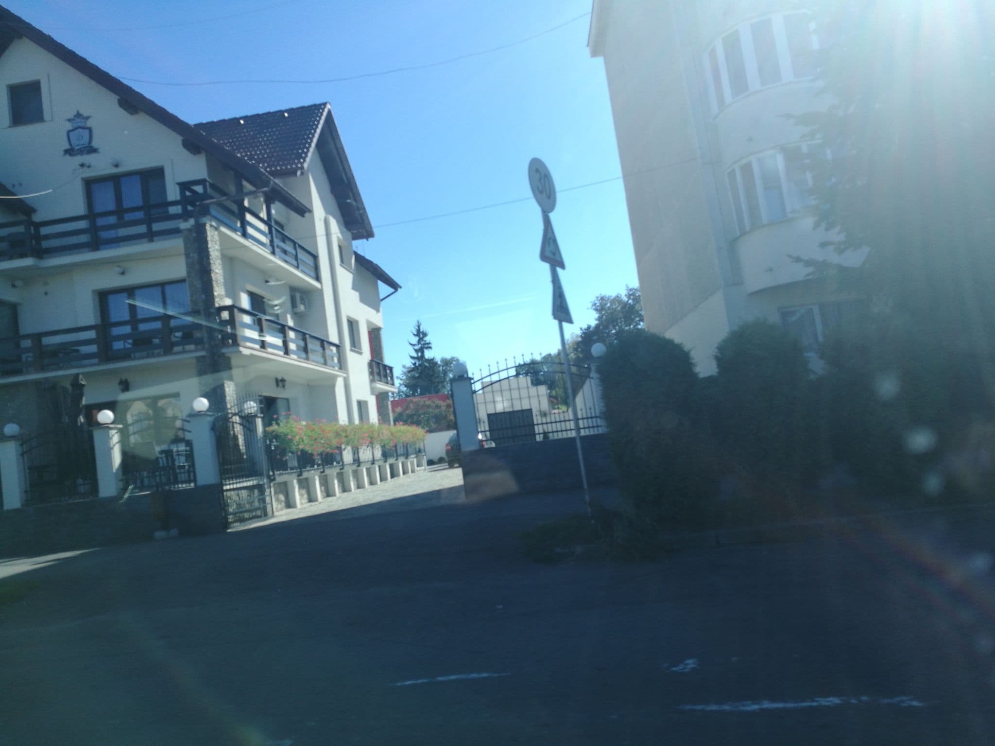 Street view near White House, Făgăraș — © rsandu (CC BY-SA · Mapillary)