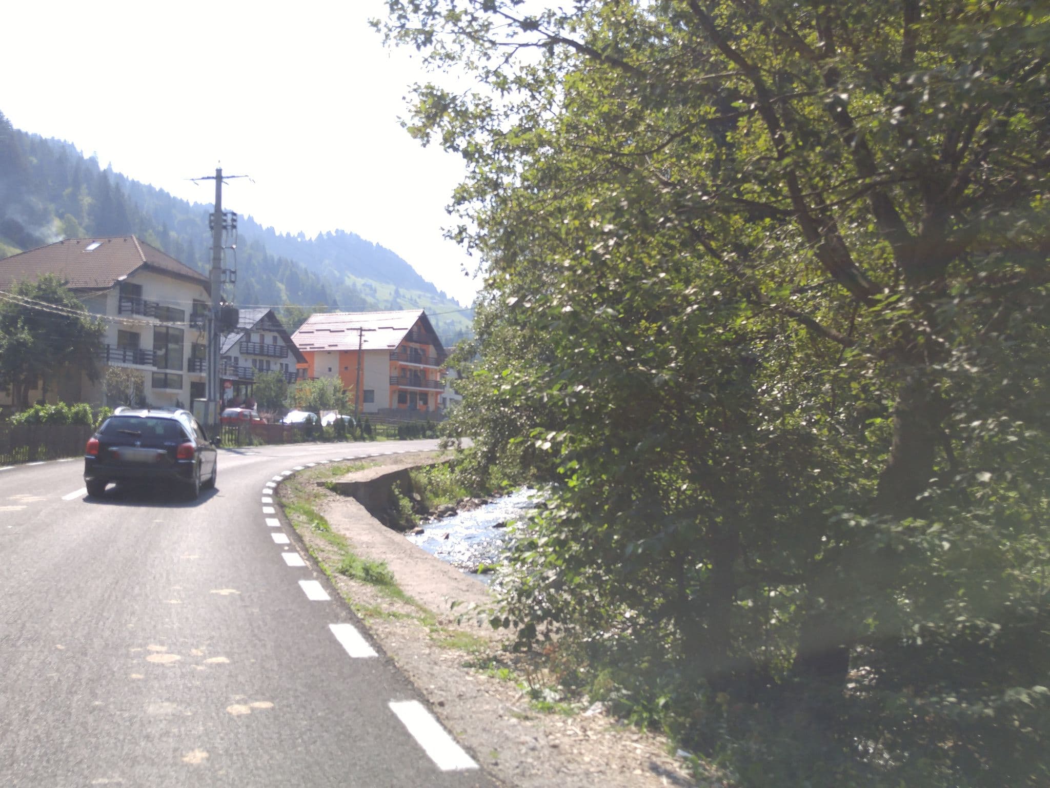 Street view near Bliss, Moeciu de Jos — © baditaflorin (CC BY-SA · Mapillary)