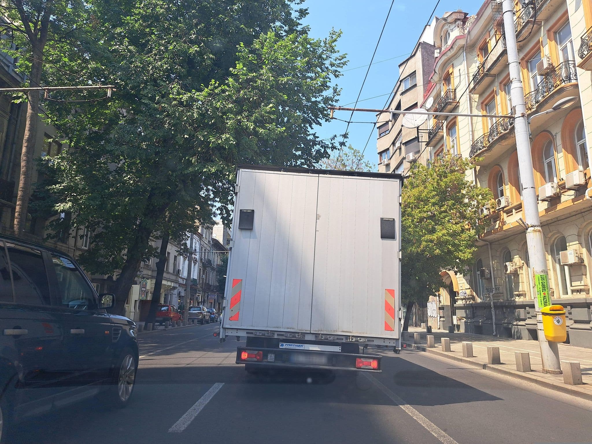 Street view near Tudor Arghezi House Airbnb, Bucharest — © tavi (CC BY-SA · Mapillary)