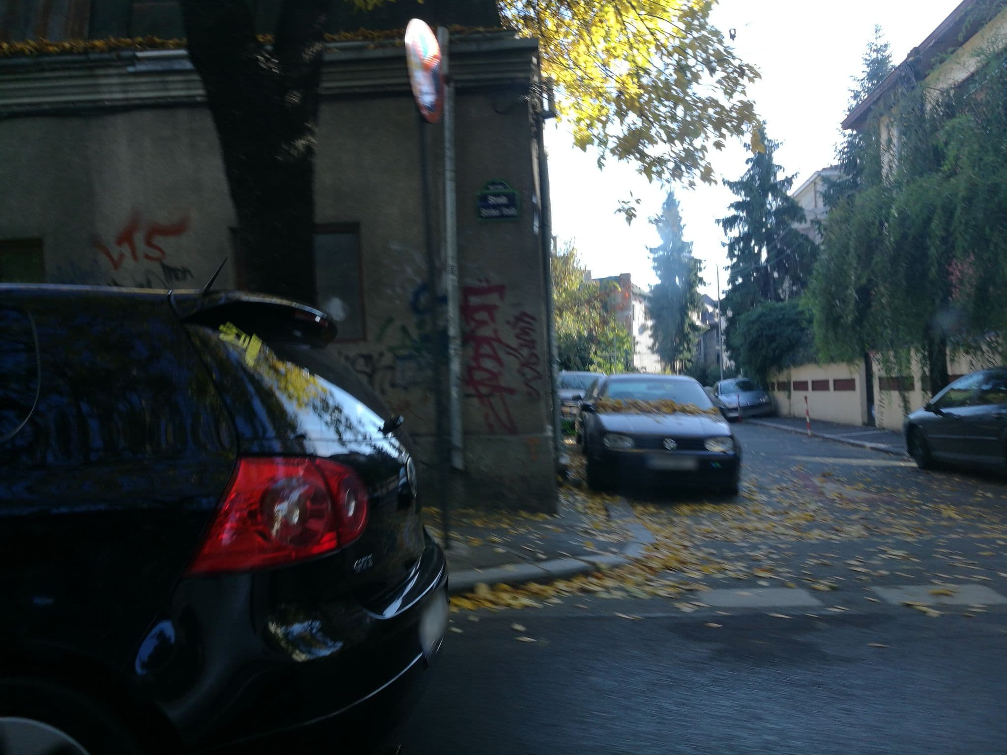 Street view near Crazy Duck Hostel, Bucharest — © rsandu (CC BY-SA · Mapillary)