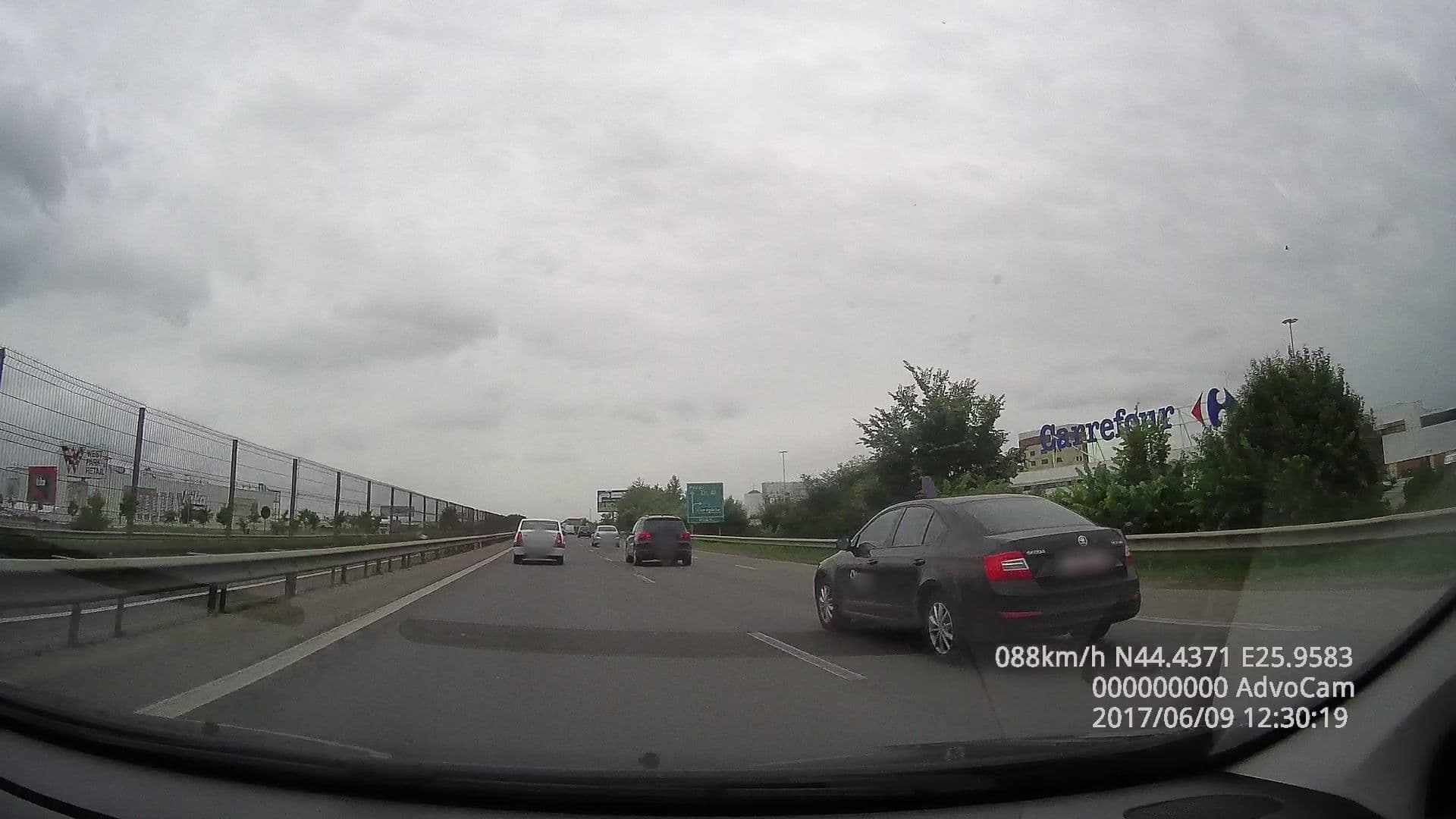 Street view near Radisson Blu, Chiajna — © tavi (CC BY-SA · Mapillary)