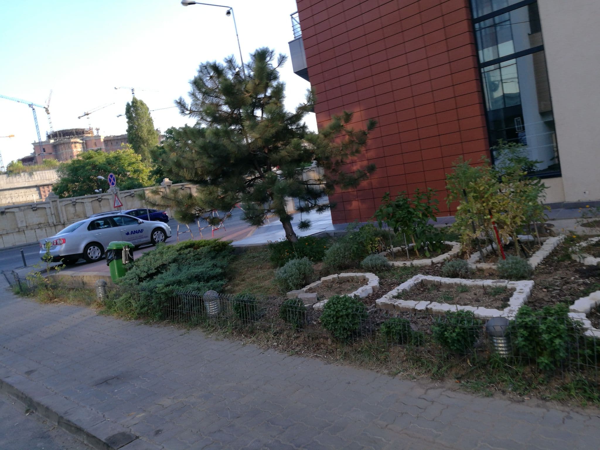 Street view near ibis Palatul Parlamentului, Bucharest — © rsandu (CC BY-SA · Mapillary)