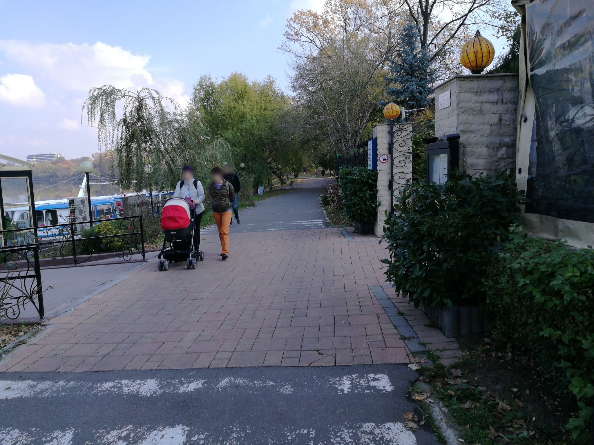 Street view near Complex Herăstrău, Sector 1 — © rsandu (CC BY-SA · Mapillary)