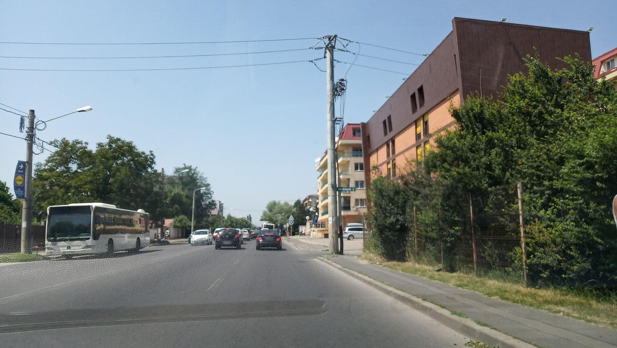 Street view near Hotel Phoenicia Confort, Mogoşoaia — © tavi (CC BY-SA · Mapillary)