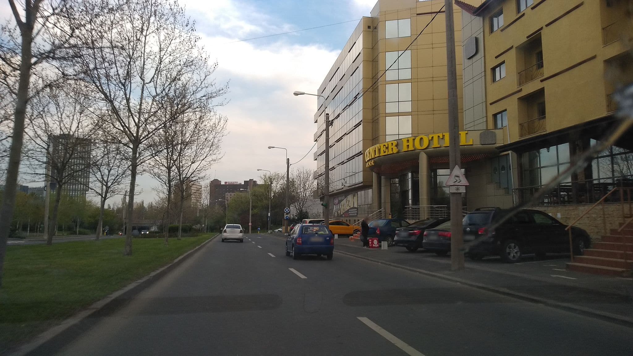 Street view near BEST WESTERN PLUS Expocenter, Sector 1 — © tavi (CC BY-SA · Mapillary)