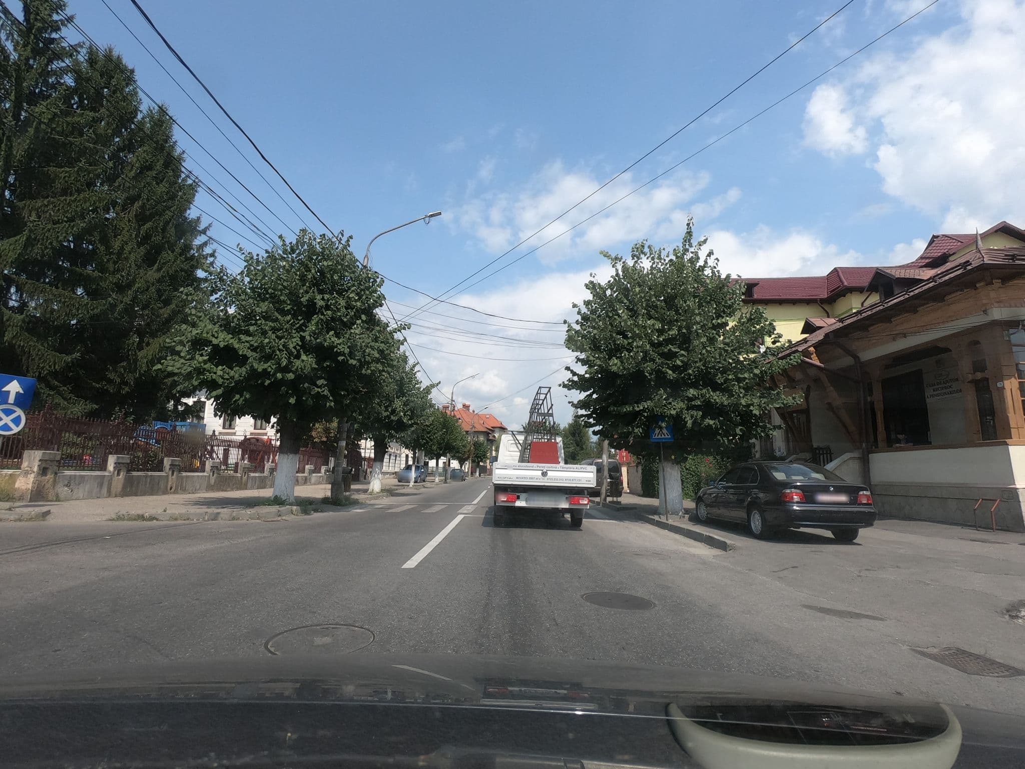 Street view near Pensiunea Hangița, Bughea de Sus — © greyfish (CC BY-SA · Mapillary)
