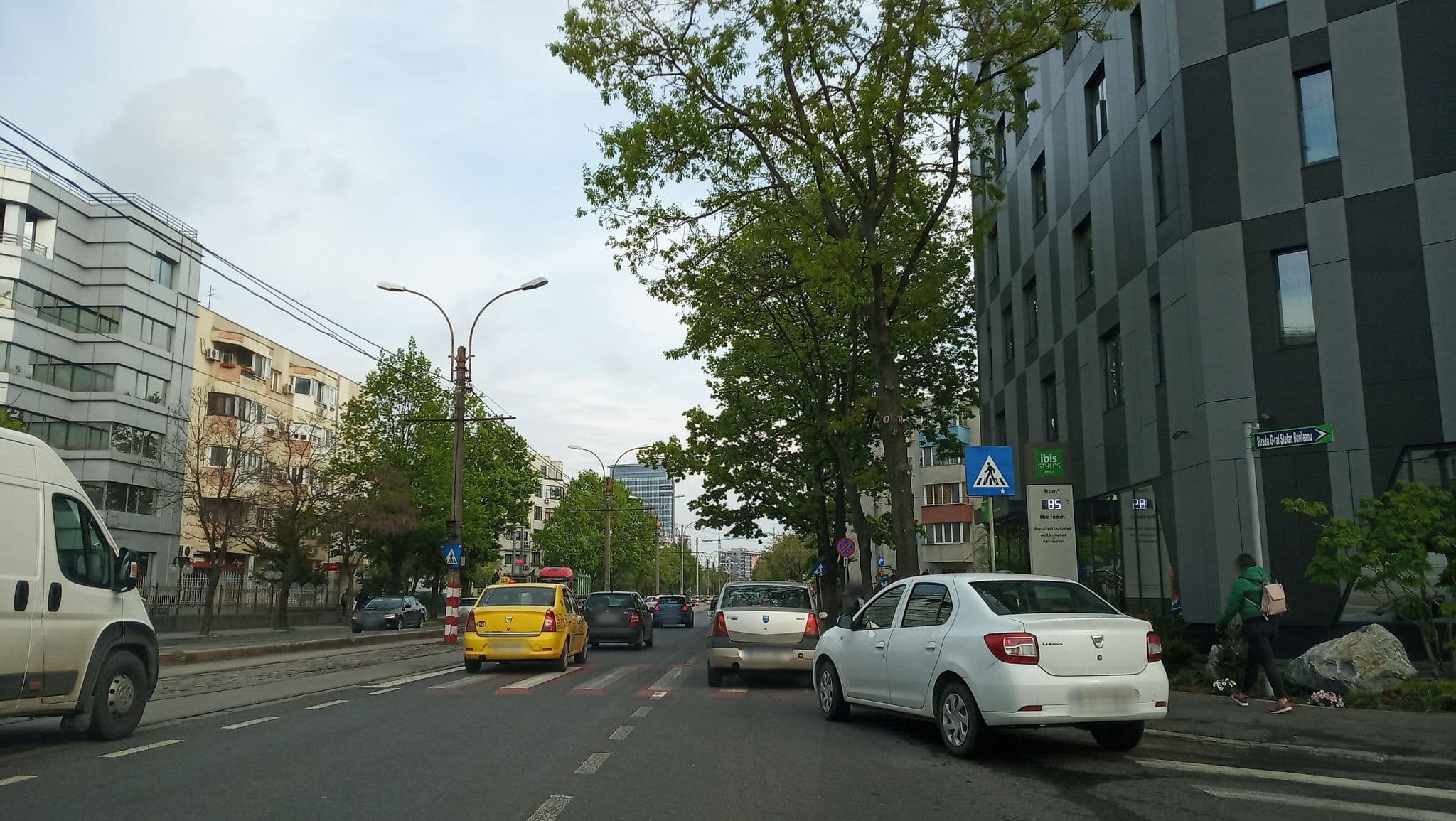 Street view near Hotel Erbașu, Sector 1 — © tavi (CC BY-SA · Mapillary)