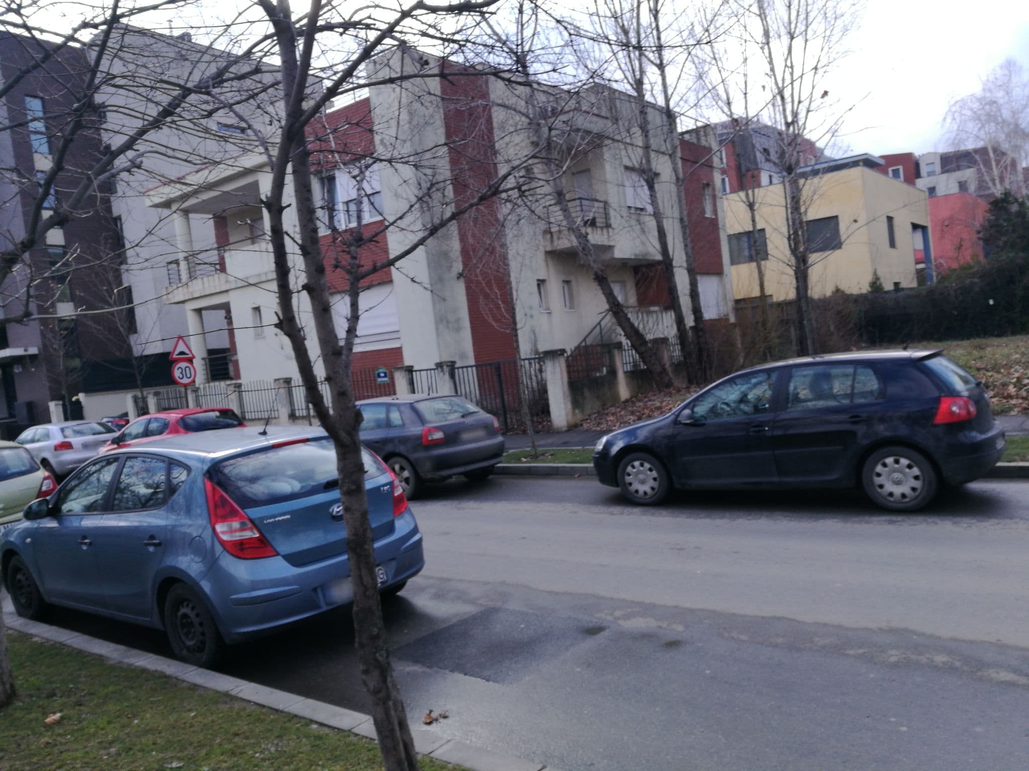 Street view near Room 212, Sector 1 — © rsandu (CC BY-SA · Mapillary)