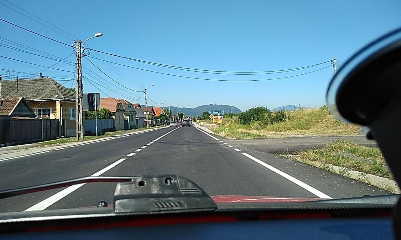 Street view near La Puiu, Săcele — © tavi (CC BY-SA · Mapillary)