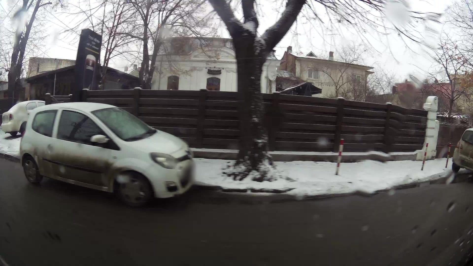 Street view near Hotel Phoenix, Ploieşti — © kaartcam (CC BY-SA · Mapillary)