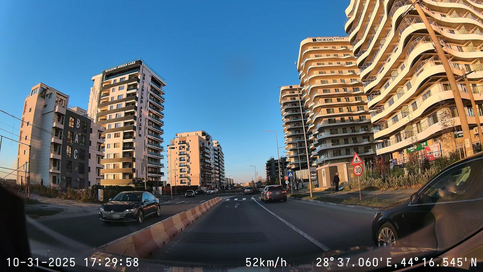 Street view near Portobella, Mamaia-Sat — © edjone (CC BY-SA · Mapillary)
