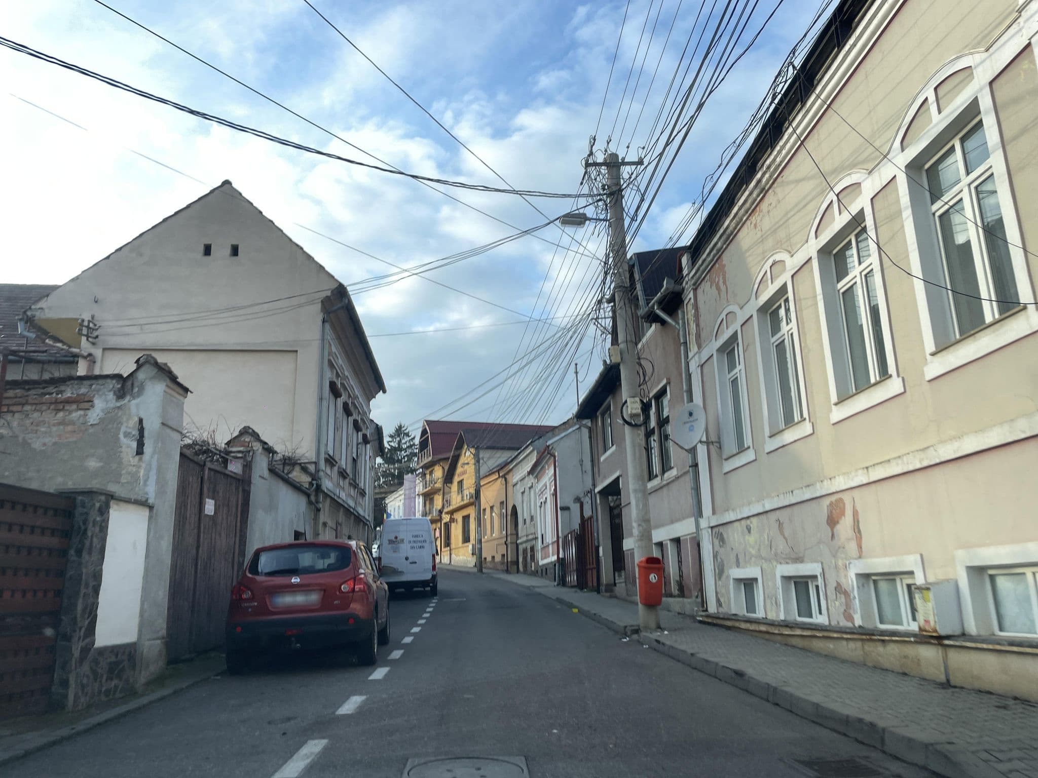 Street view near Pensiunea Casablanca, Reghin-Sat — © kislakiruben (CC BY-SA · Mapillary)