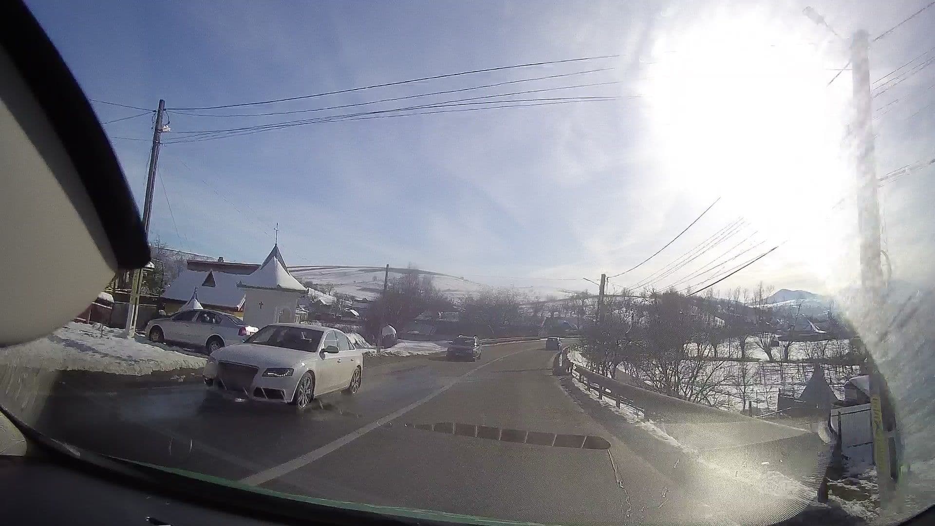 Street view near Statiunea Baltatesti, Valea Arini — © tavi (CC BY-SA · Mapillary)