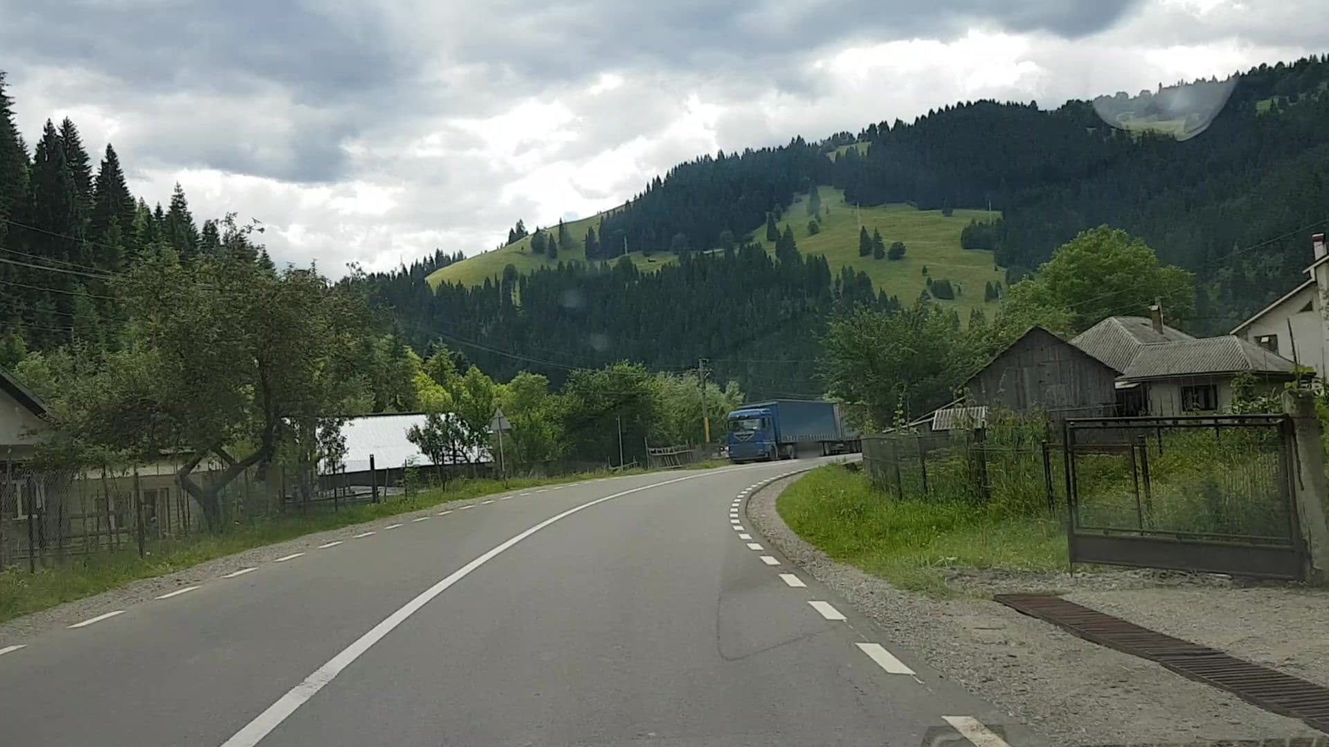 Street view near Pensiunea Orizont, Sabasa — © truevadila (CC BY-SA · Mapillary)