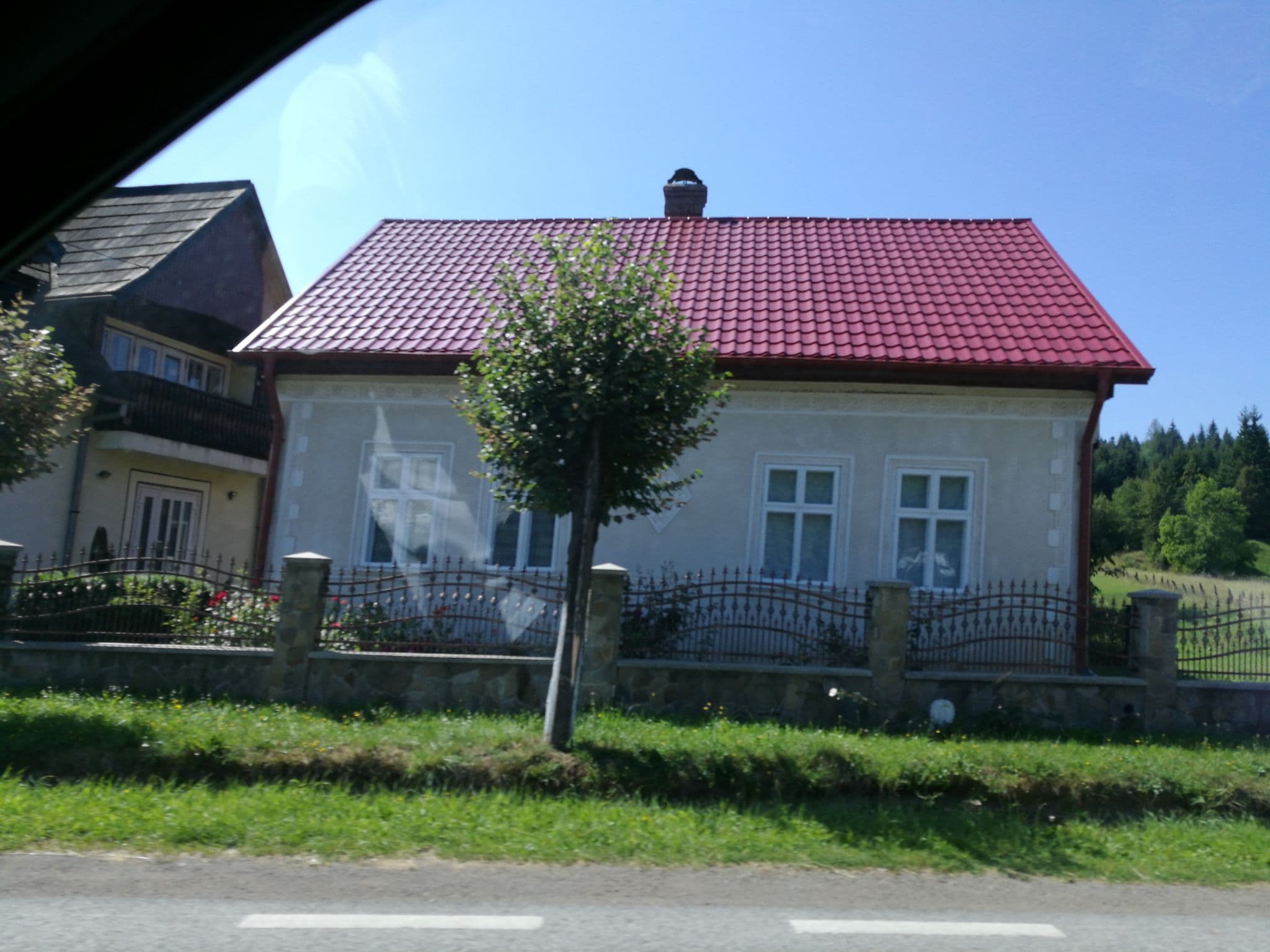 Street view near Pension Villa Maria, Putna — © rsandu (CC BY-SA · Mapillary)