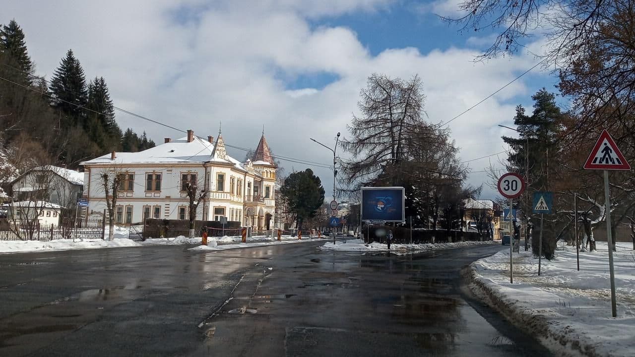 Street view near Cabana 'Autoturist', Vatra Dornei — © tavi (CC BY-SA · Mapillary)