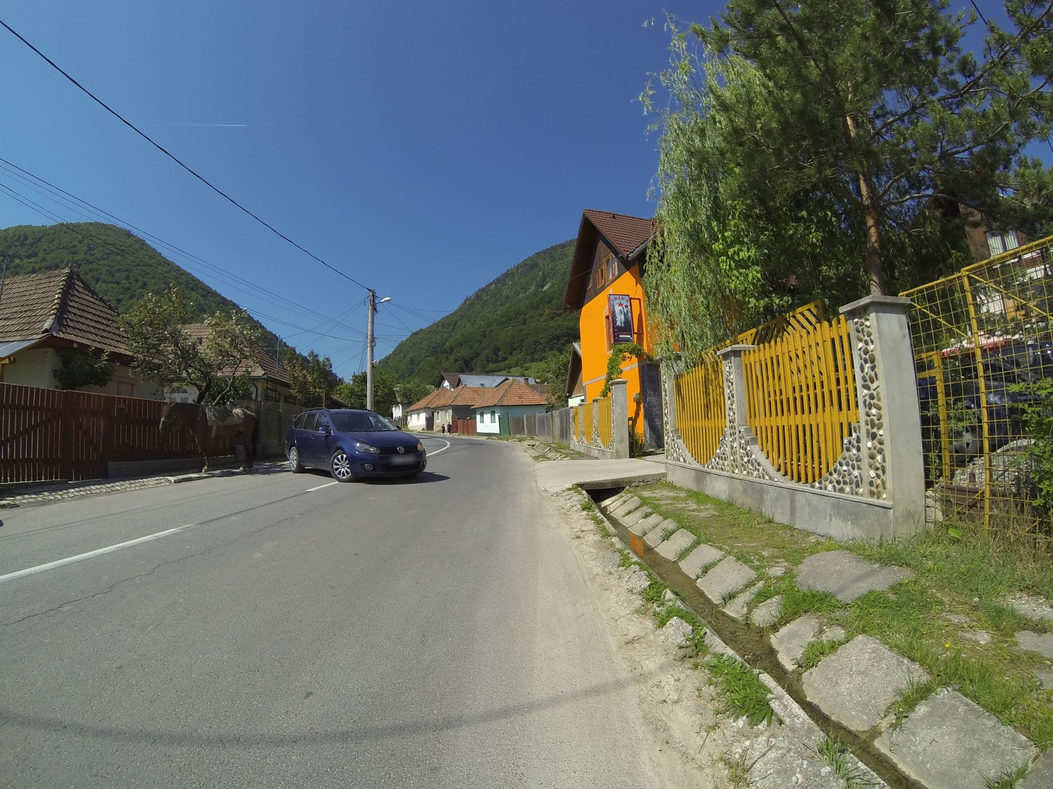 Street view near Pensiunea Irina 2 Zărnești, Zărnești — © deeeznuuuts (CC BY-SA · Mapillary)