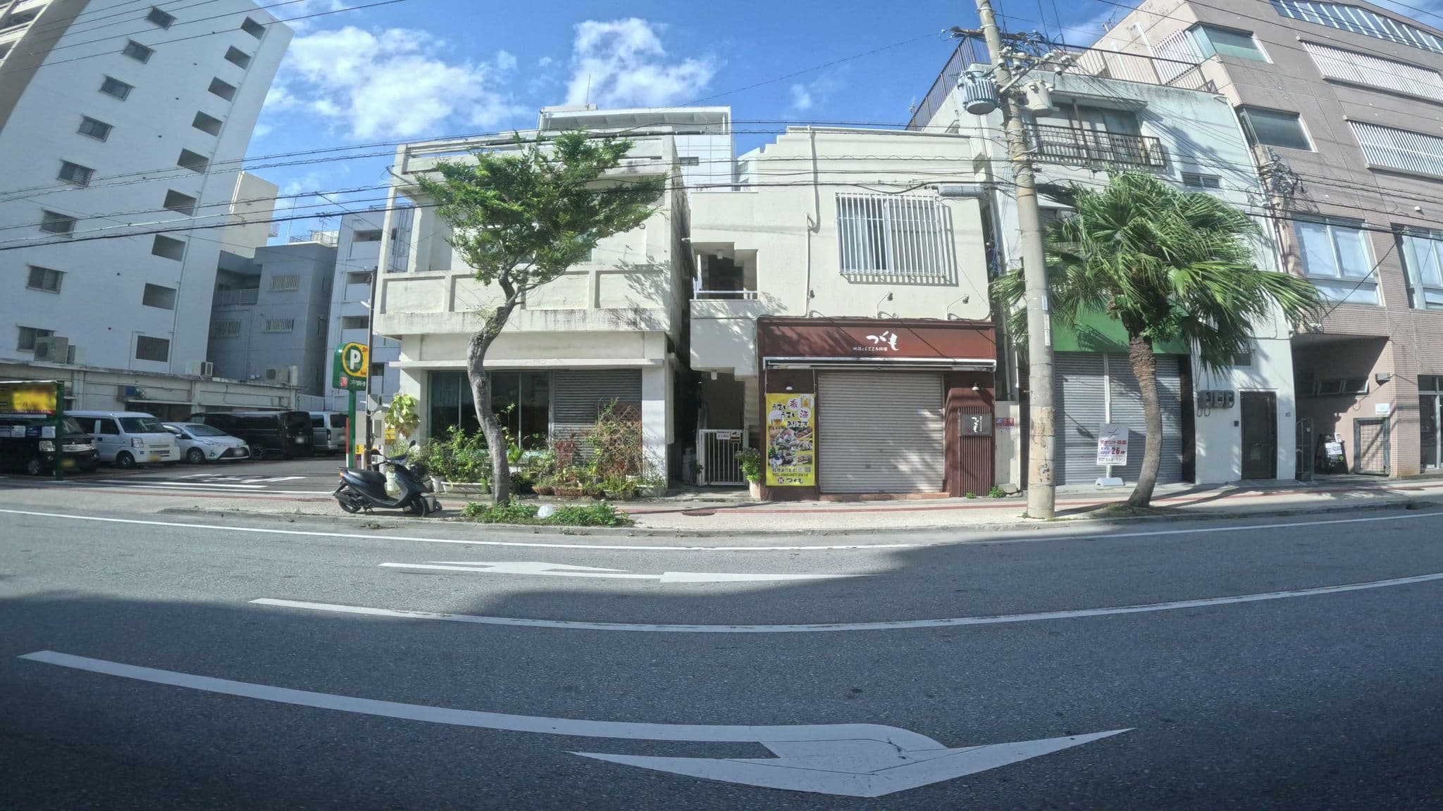 Street view near KARIYUSHI LCH.2nd Izumizaki 県庁前, Naha — © okadatsuneo (CC BY-SA · Mapillary)