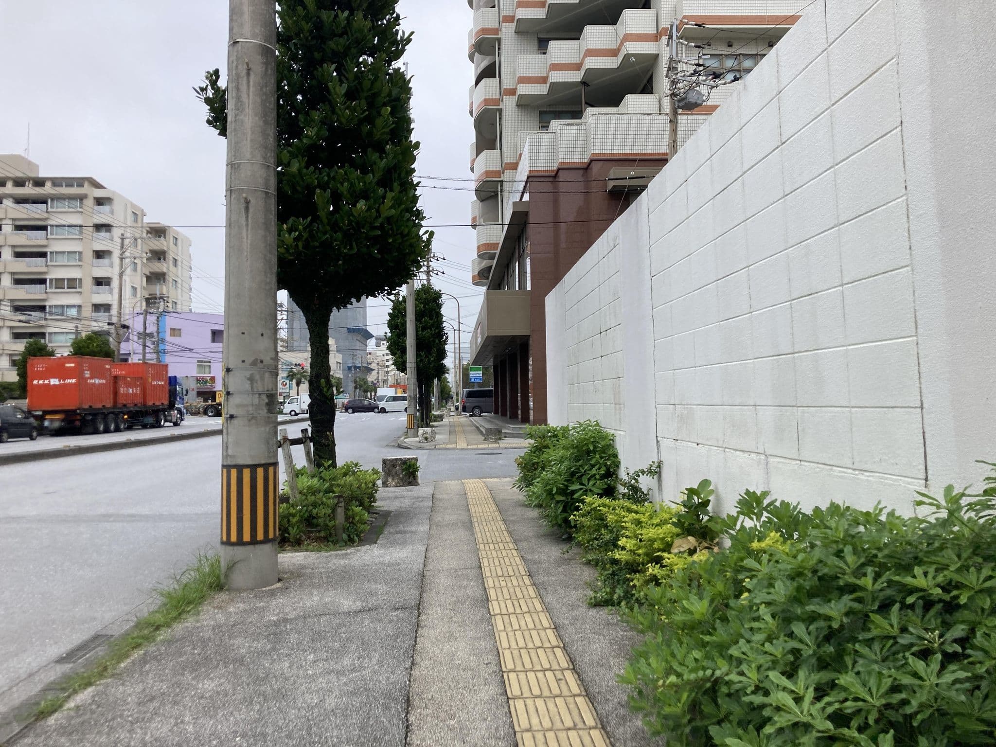 Street view near シャングリラ, Naha — © pika_sky (CC BY-SA · Mapillary)