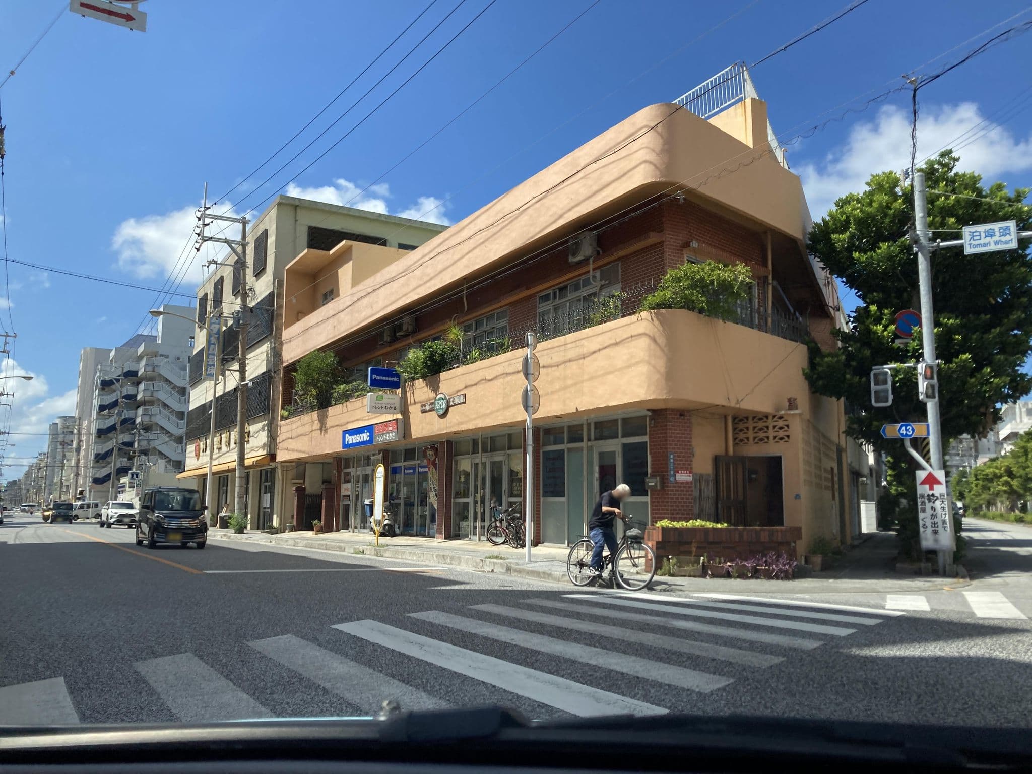 Street view near 沖縄船員会館, Naha — © pika_sky (CC BY-SA · Mapillary)