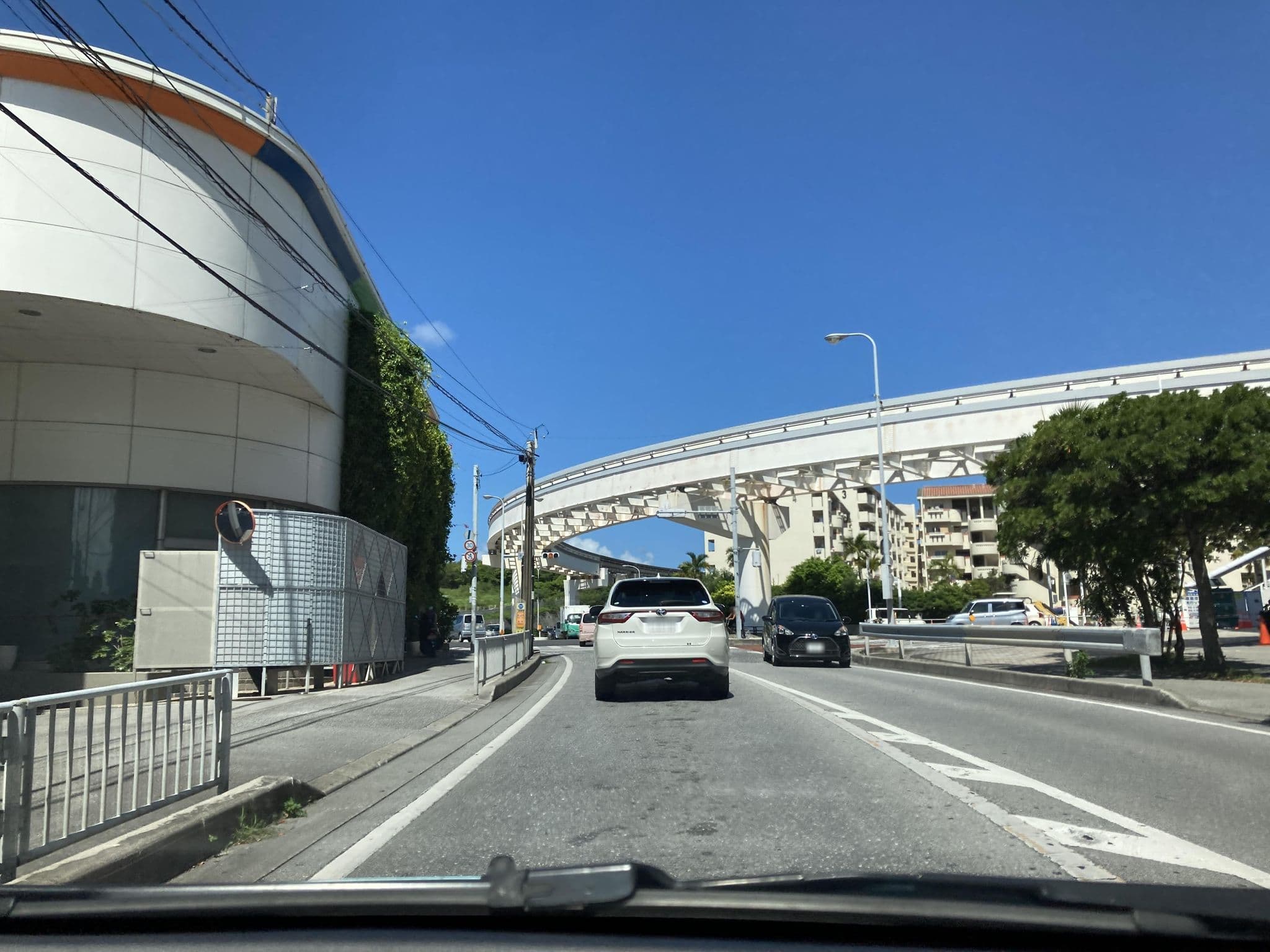 Street view near ホテルグランビュー沖縄, Tomigusuku — © pika_sky (CC BY-SA · Mapillary)