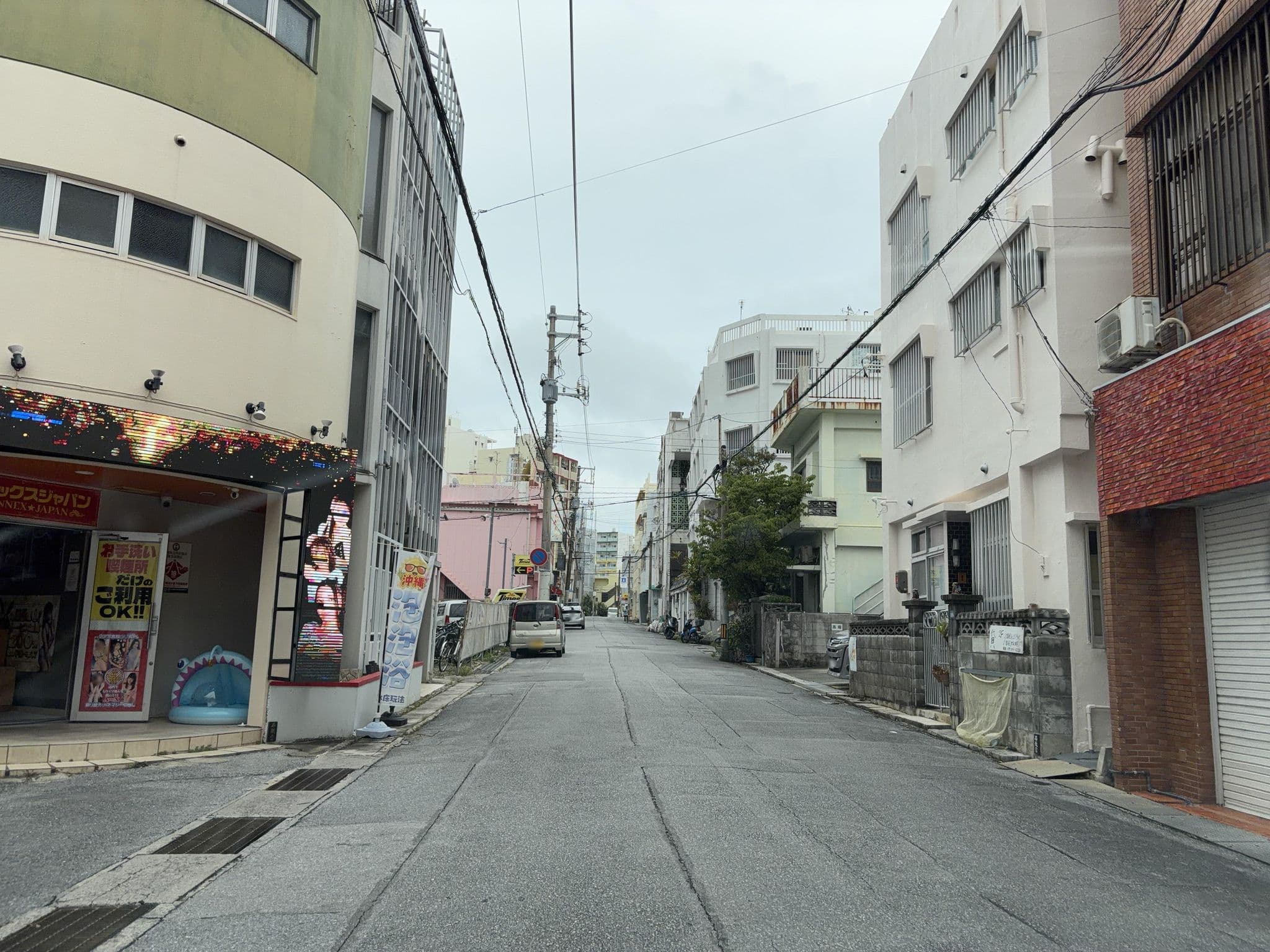 Street view near 沖縄 ホテルコンチネンタル(Hotel Continental), Naha — © Kamikou (CC BY-SA · Mapillary)