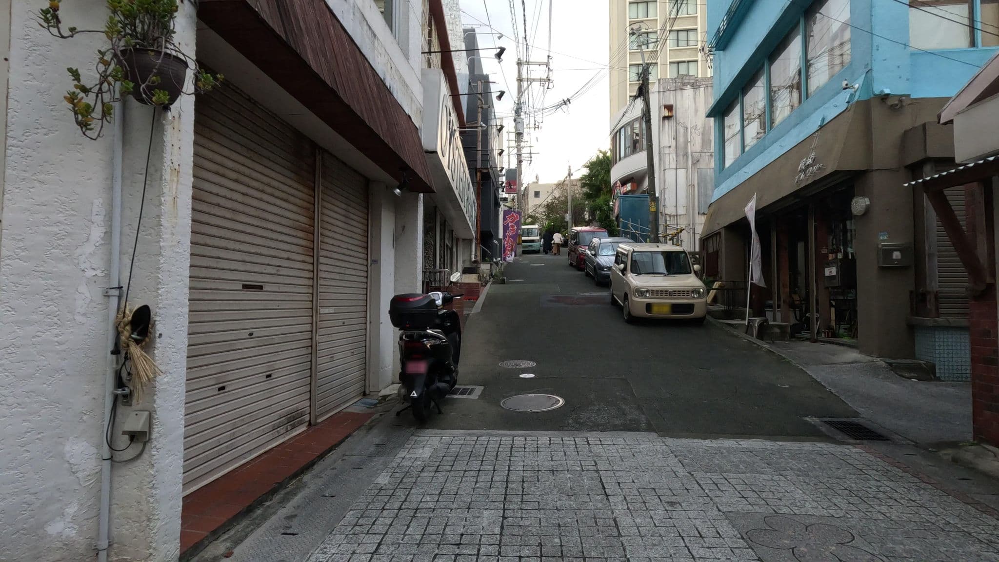 Street view near Okinawa Guest House Chanpuru, Naha — © okadatsuneo (CC BY-SA · Mapillary)