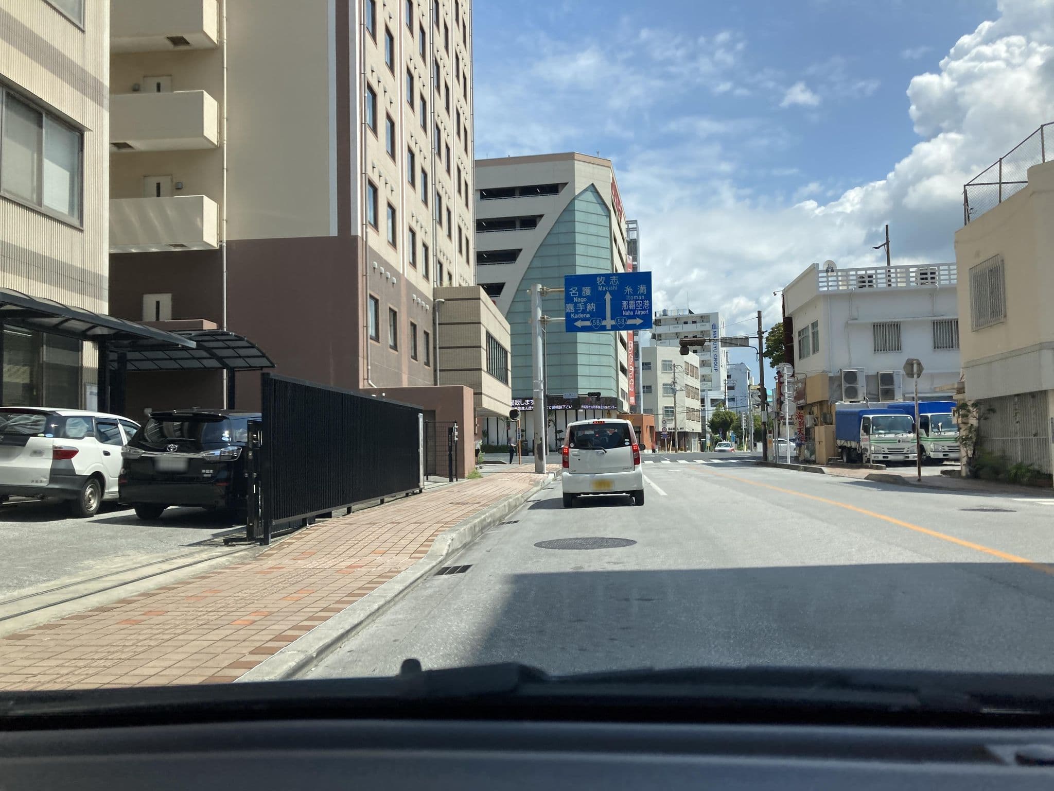 Street view near スマイルホテル 沖縄那覇(Smile Hotel Okinawa Naha), Naha — © pika_sky (CC BY-SA · Mapillary)
