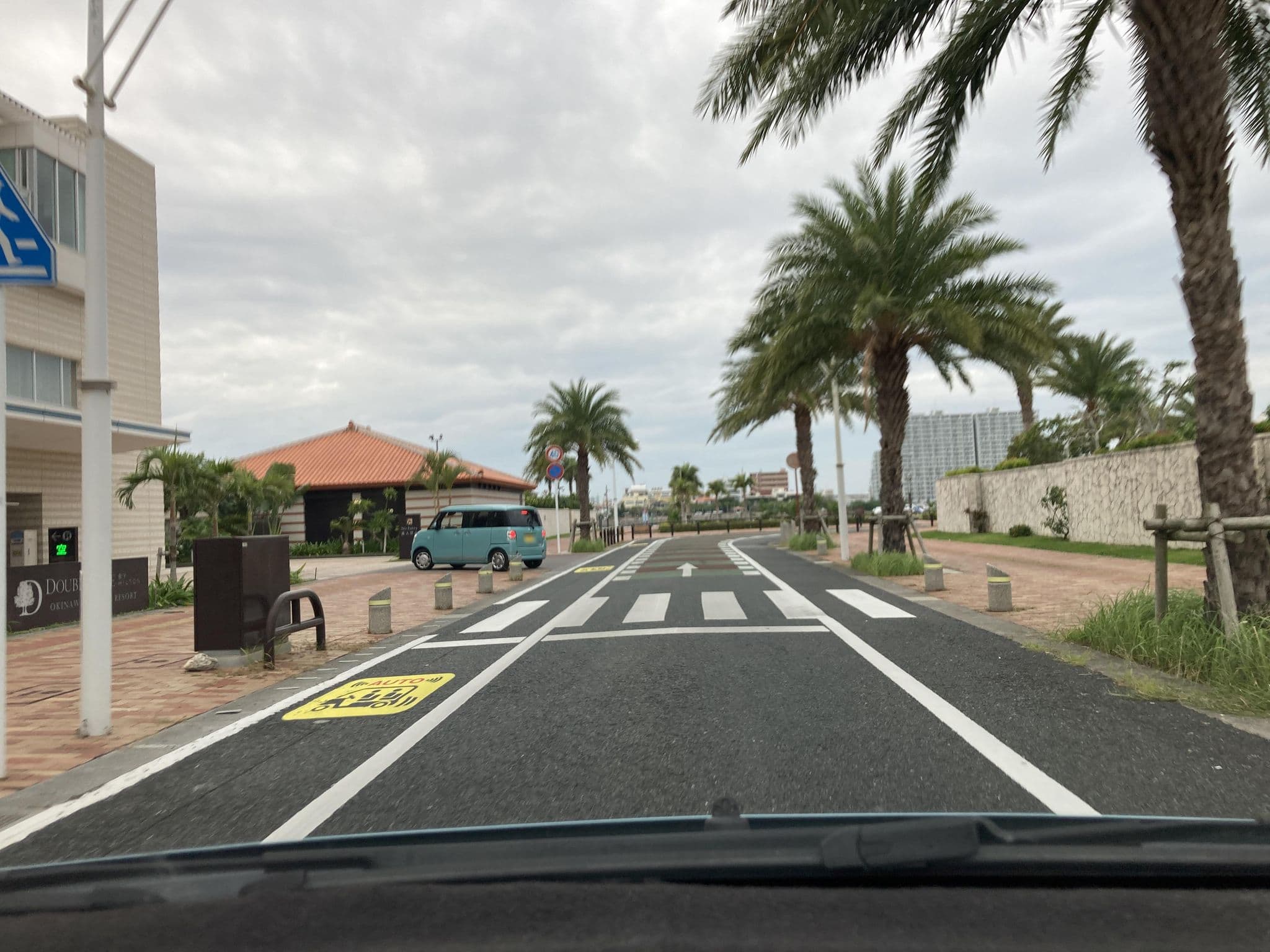 Street view near ダブルツリーbyヒルトン沖縄北谷リゾート, Chatan — © pika_sky (CC BY-SA · Mapillary)