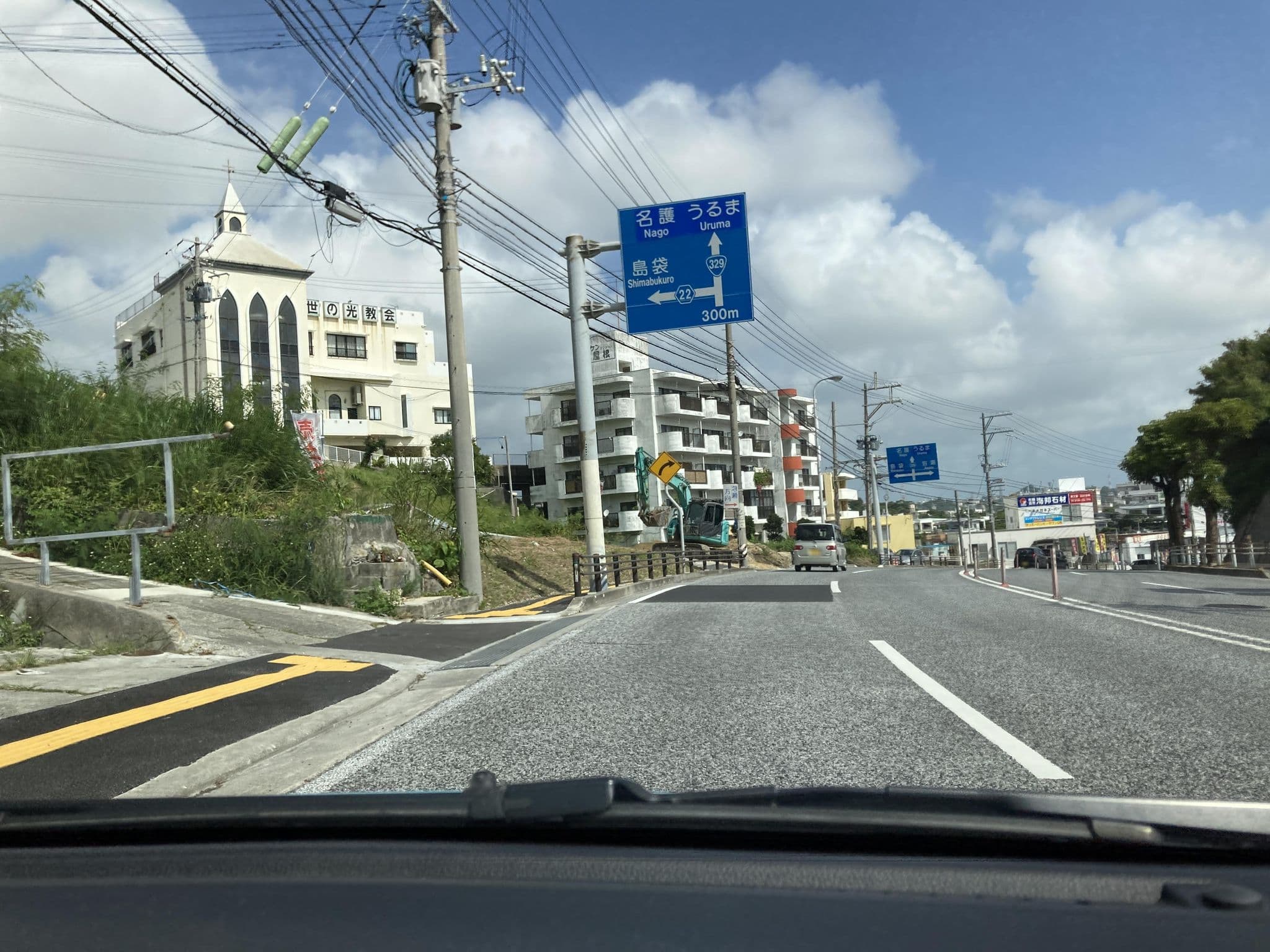Street view near ドルフィン, Okinawa — © pika_sky (CC BY-SA · Mapillary)