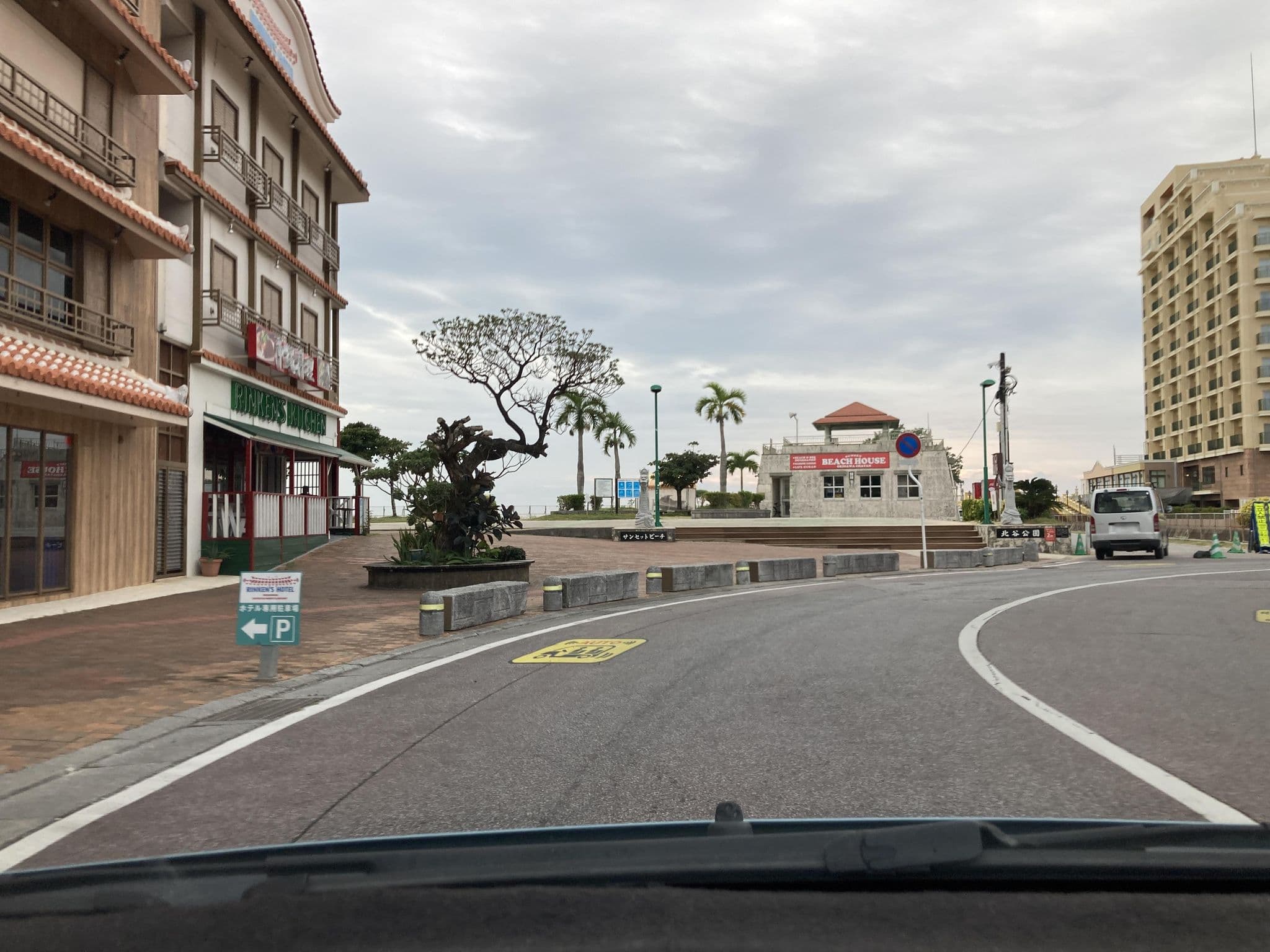 Street view near 北谷ビーチサイドコンドミニアムホテル モンパ, Chatan — © pika_sky (CC BY-SA · Mapillary)