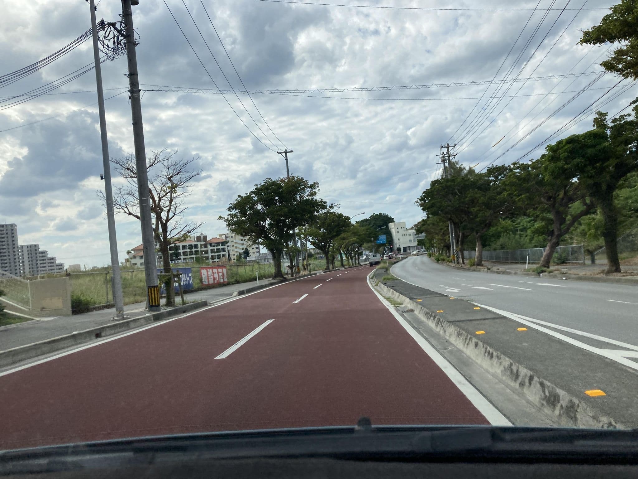 Street view near ファミリーコンド北谷ヒルズ by コルディオプレミアム, Chatan — © pika_sky (CC BY-SA · Mapillary)