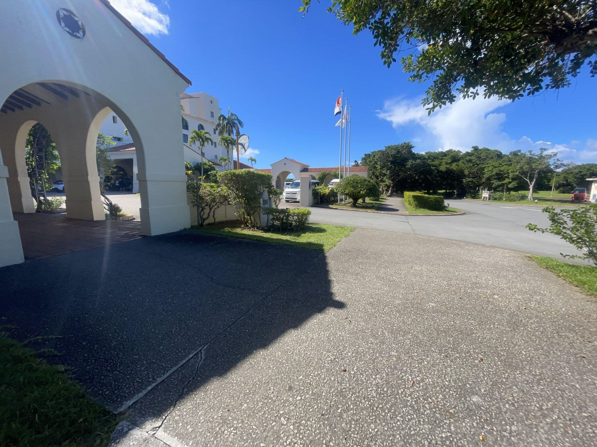 Street view near ロビー, Yomitan — © bannyaaa (CC BY-SA · Mapillary)