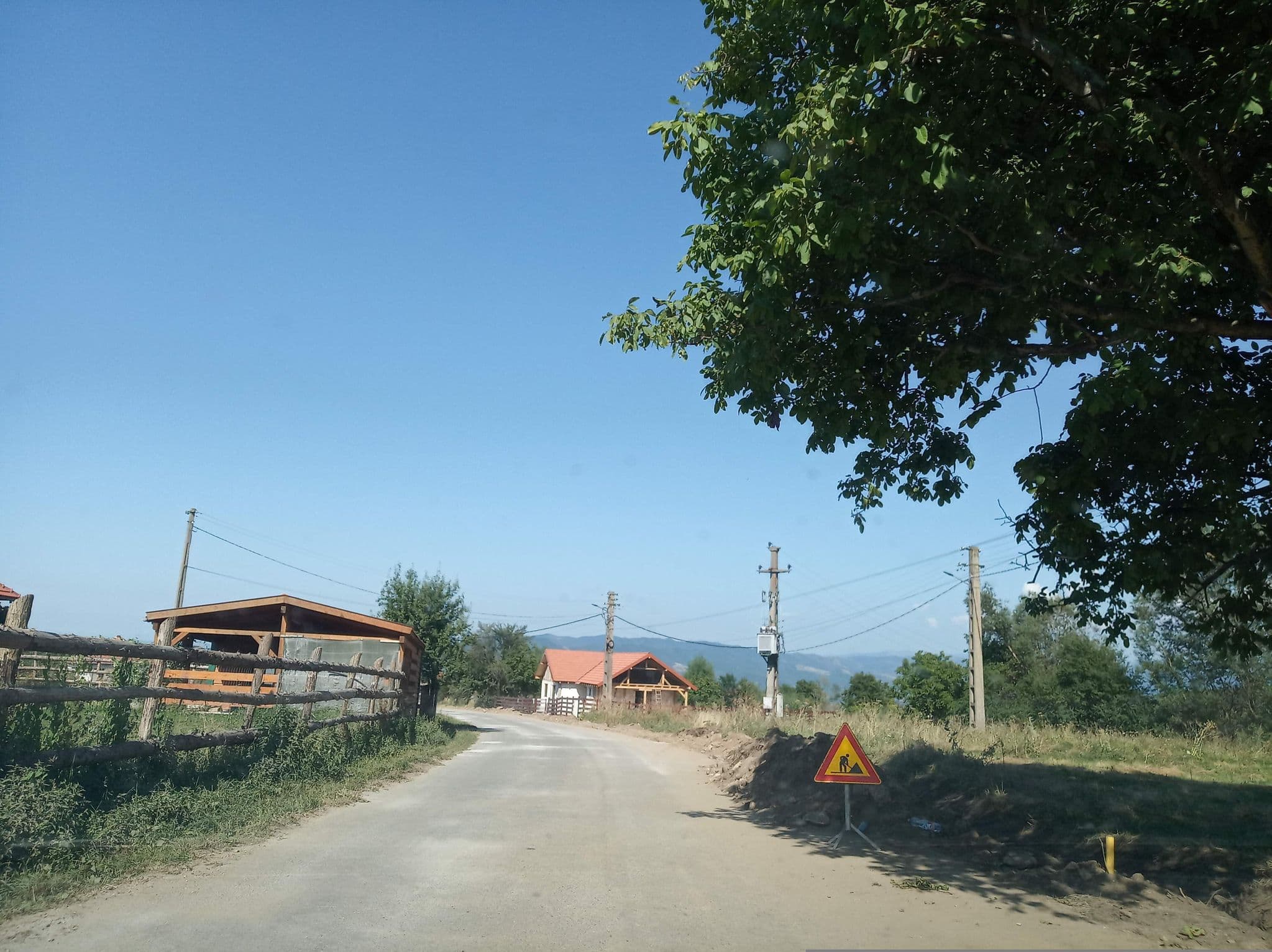 Street view near Camping Countryside Retezat, Sălaşu de Sus — © tavi (CC BY-SA · Mapillary)