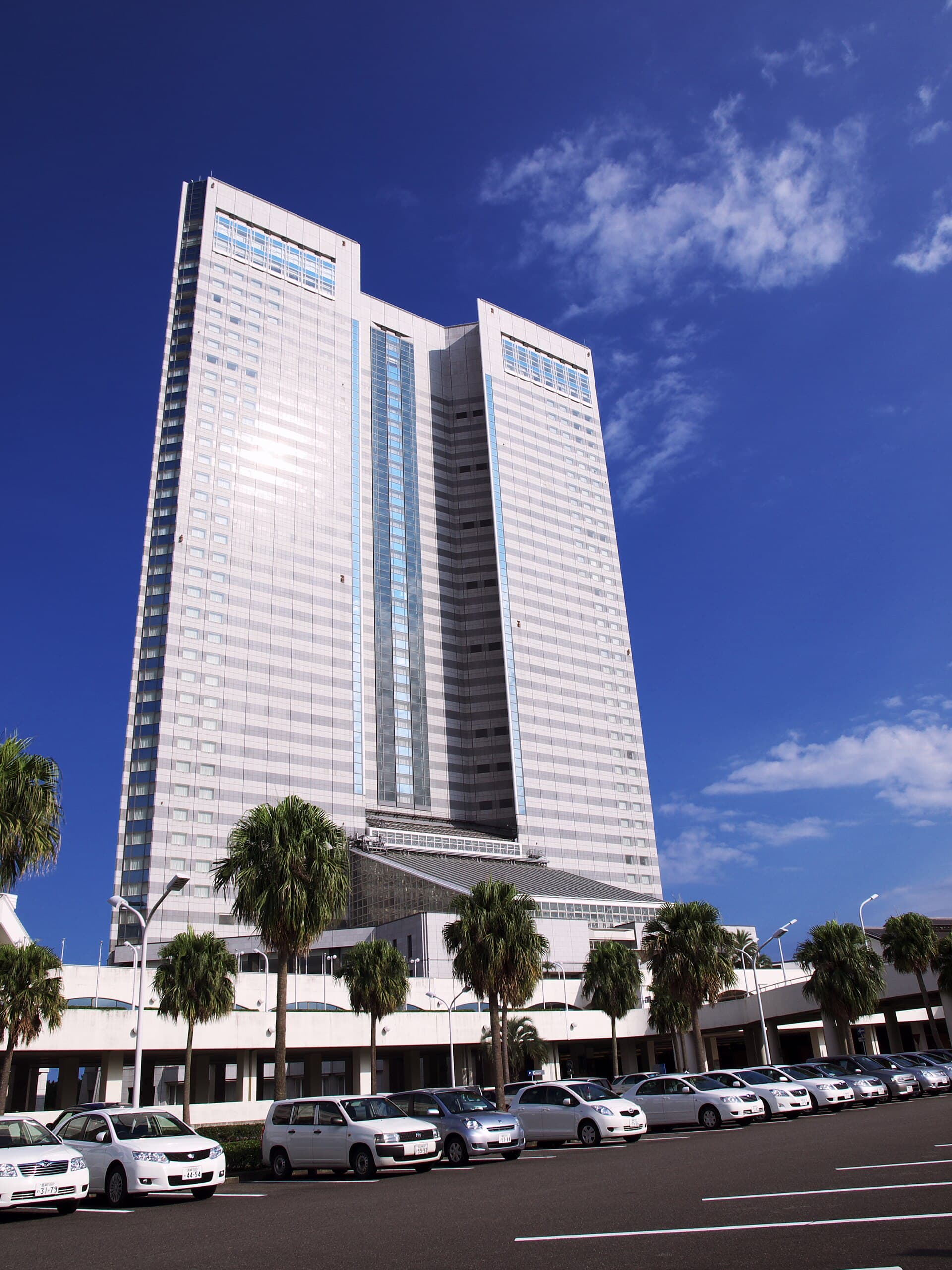 シェラトン・グランデ・オーシャンリゾート (Sheraton Grande Ocean Resort) (via Wikimedia Commons, CC BY 2.0)