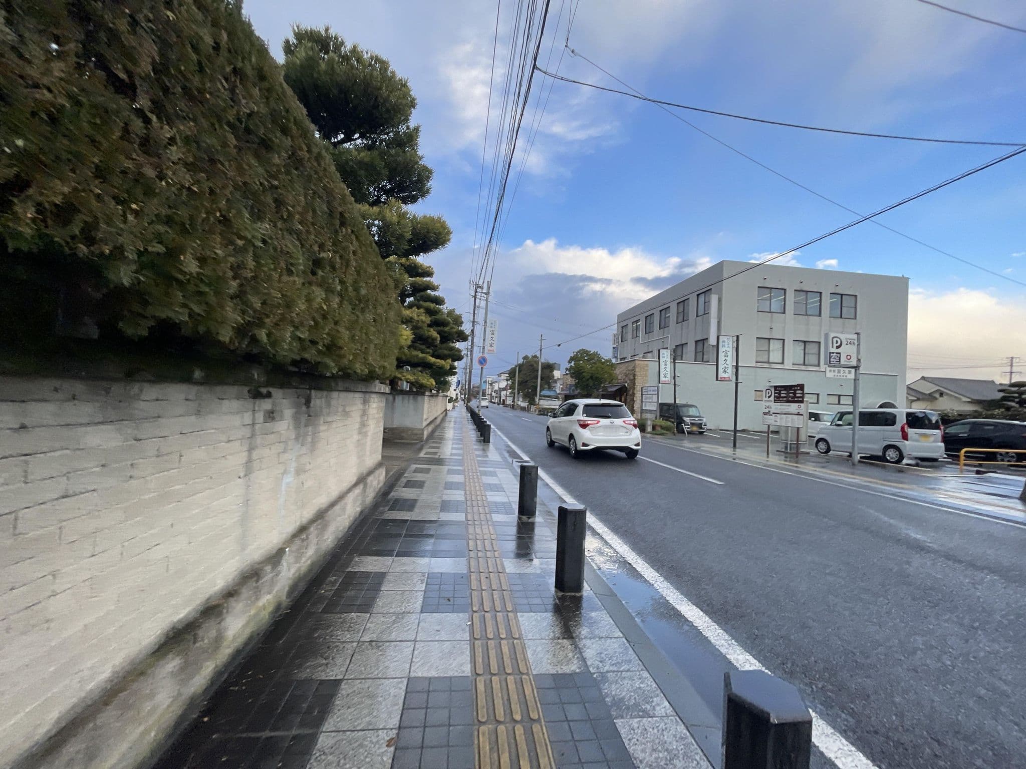 Street view near からつ温泉 旅館 綿屋, Karatsu — © alt9800 (CC BY-SA · Mapillary)