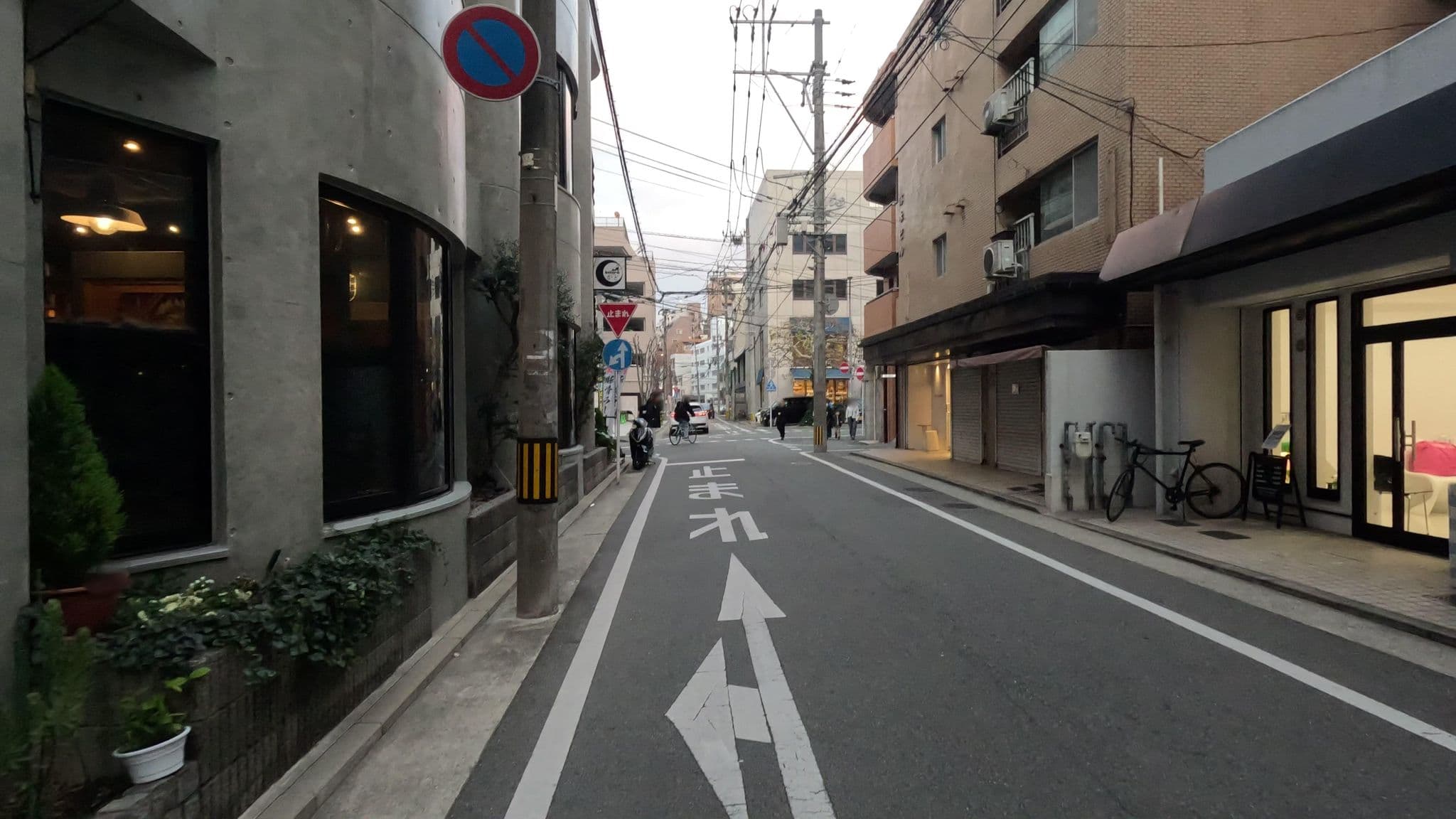 Street view near Grand Base Yakuin Odori, Fukuoka — © alt9800 (CC BY-SA · Mapillary)