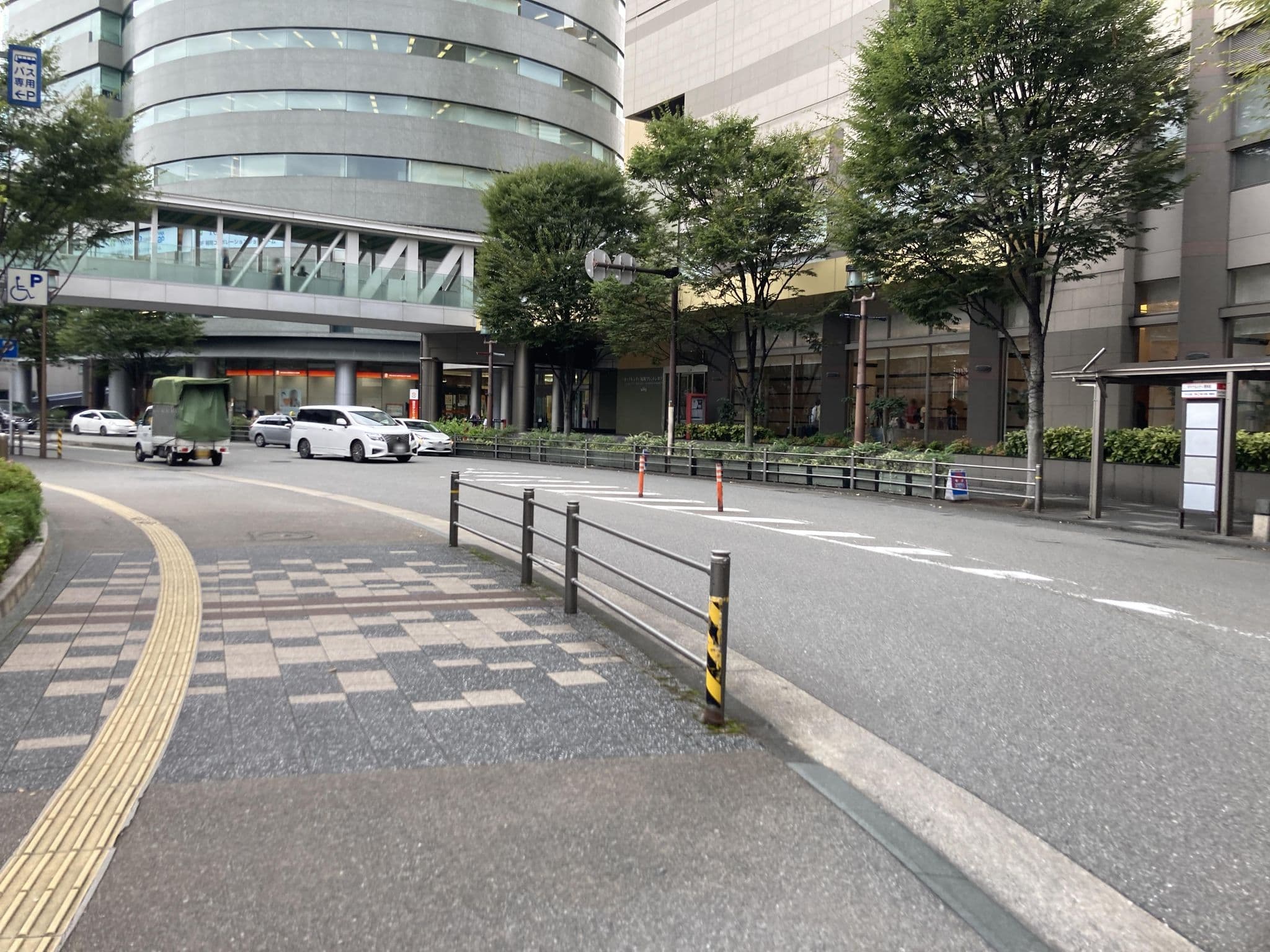 Street view near キャナルシティ・福岡ワシントンホテル (Canal City Fukuoka Washington Hotel), Fukuoka — © alt9800 (CC BY-SA · Mapillary)