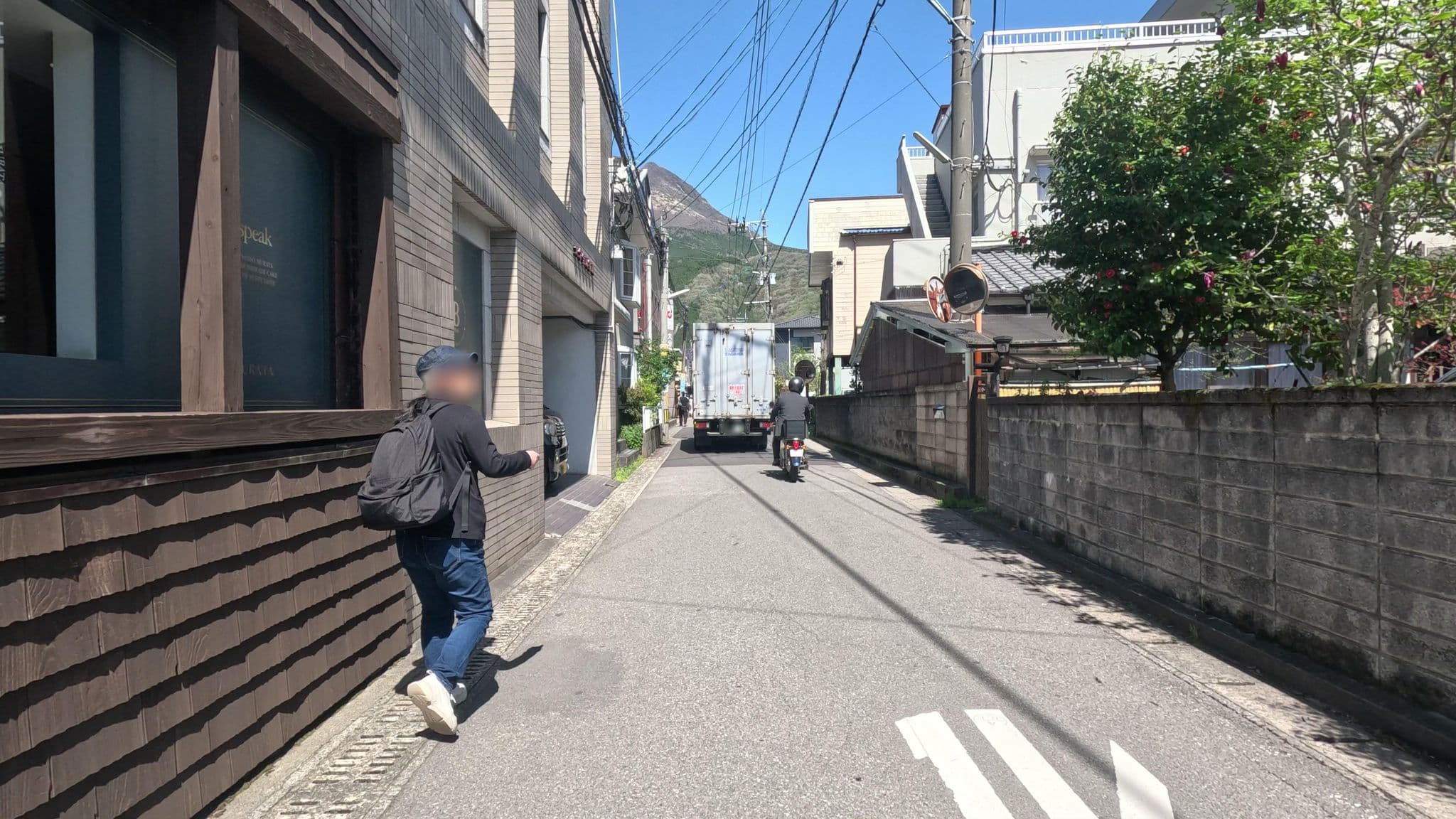 Street view near 旅館しらたき, Yufu — © alt9800 (CC BY-SA · Mapillary)