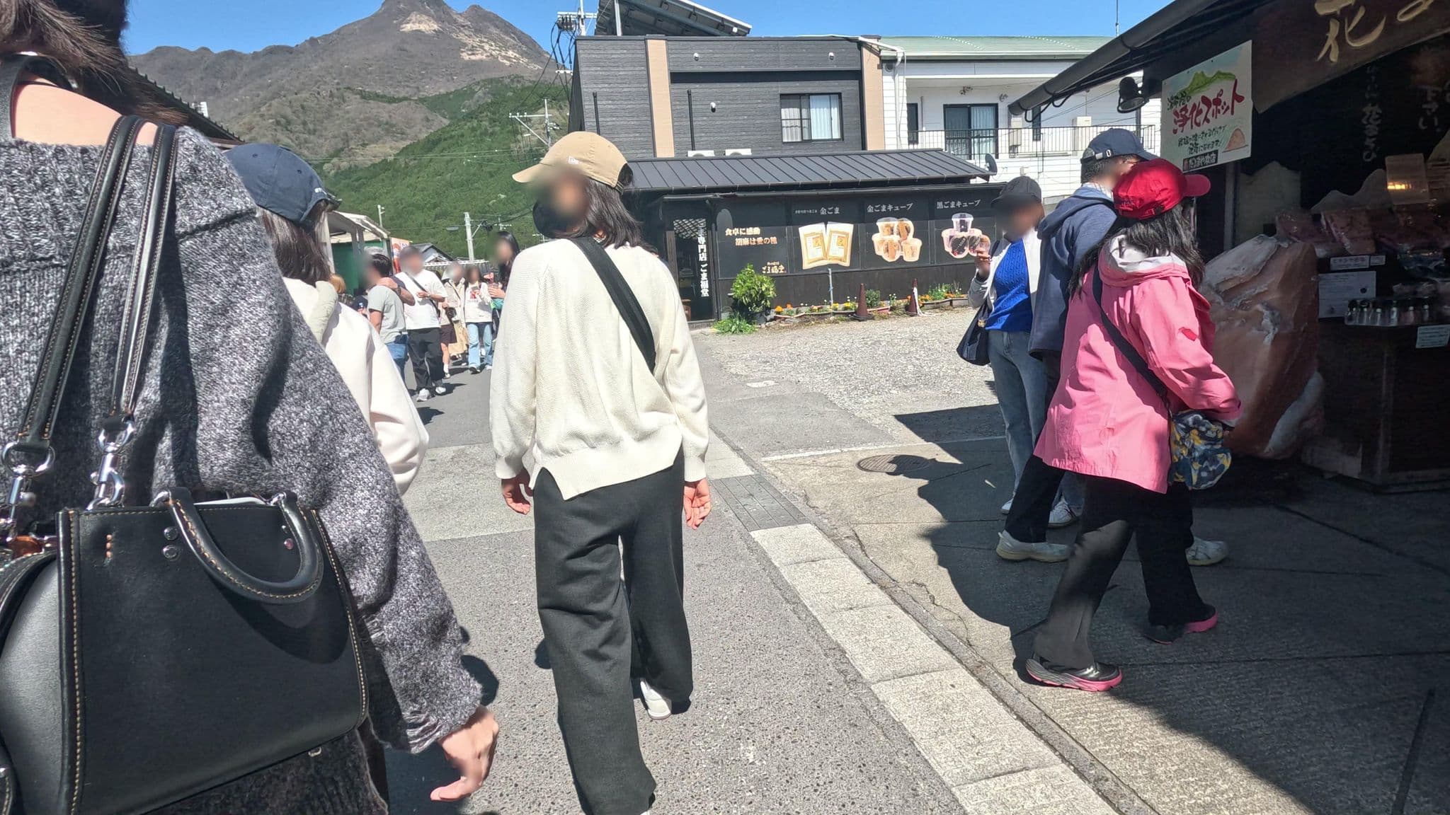 Street view near saigakukan, Yufu — © alt9800 (CC BY-SA · Mapillary)