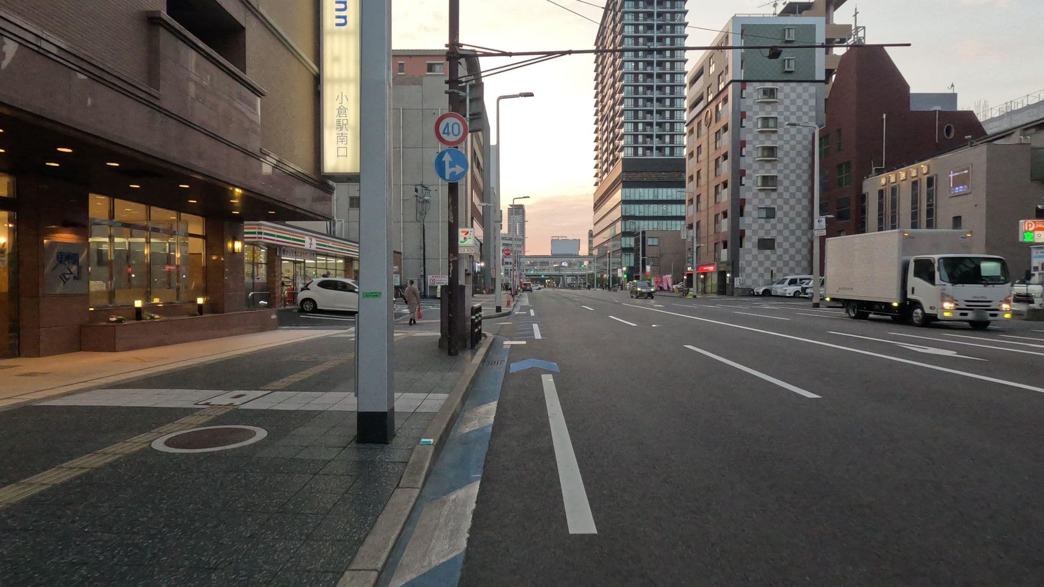 Street view near 東横イン小倉駅南口, Kitakyushu — © alt9800 (CC BY-SA · Mapillary)