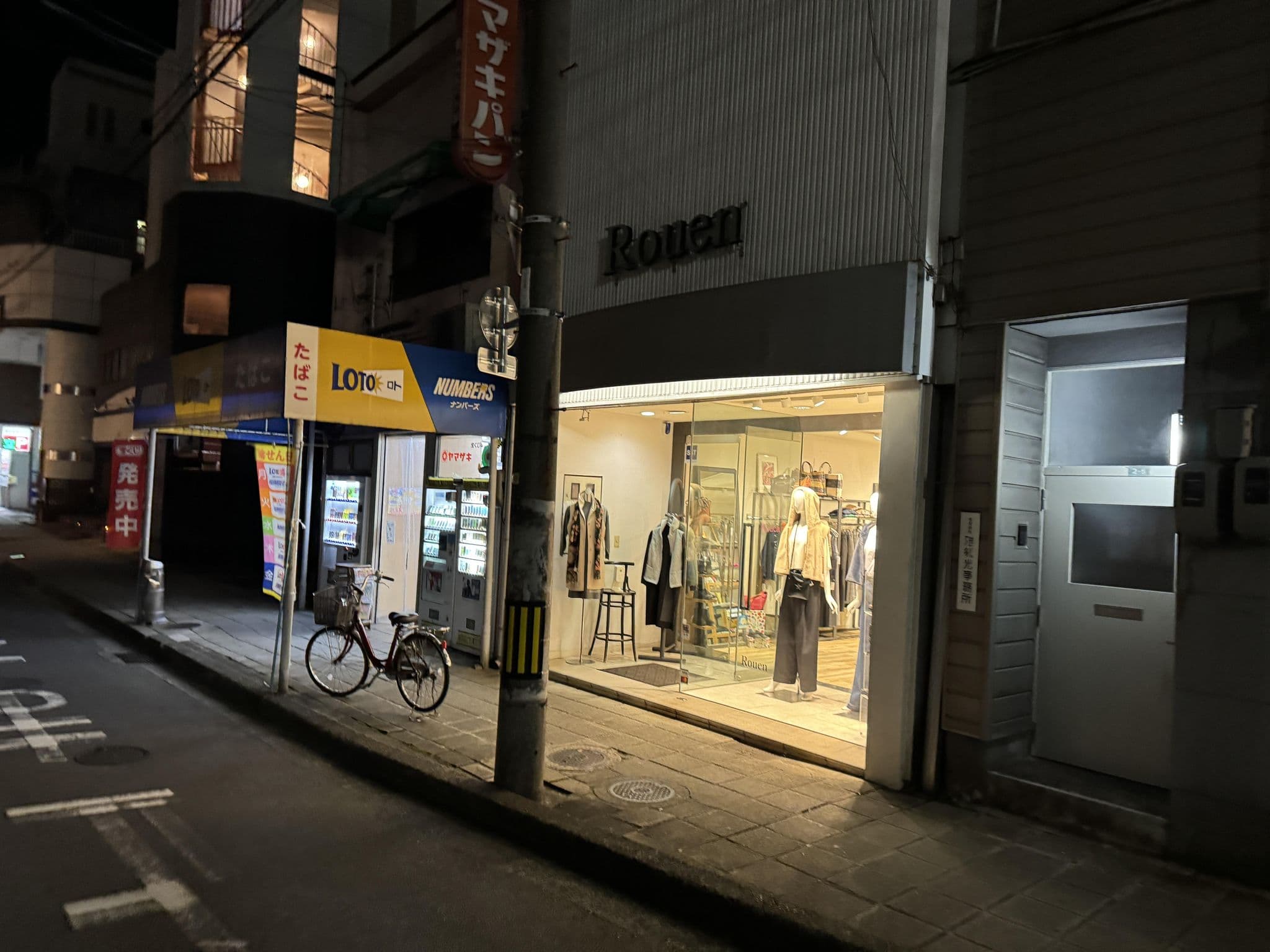 Street view near ビジネスホテル初勢, Kure — © okadatsuneo (CC BY-SA · Mapillary)