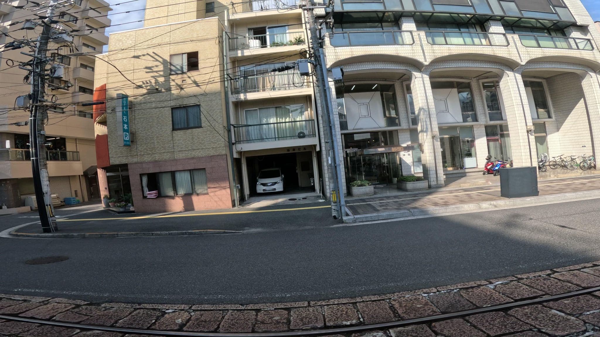 Street view near ホテル石本, Hiroshima — © okadatsuneo (CC BY-SA · Mapillary)