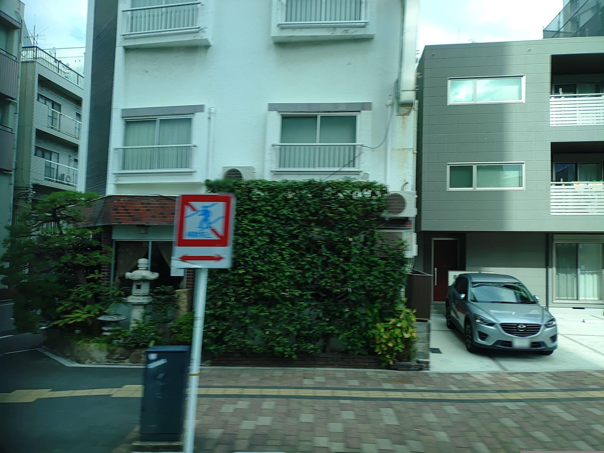 Street view near よりもと旅館, Hiroshima — © kojiroucircle (CC BY-SA · Mapillary)