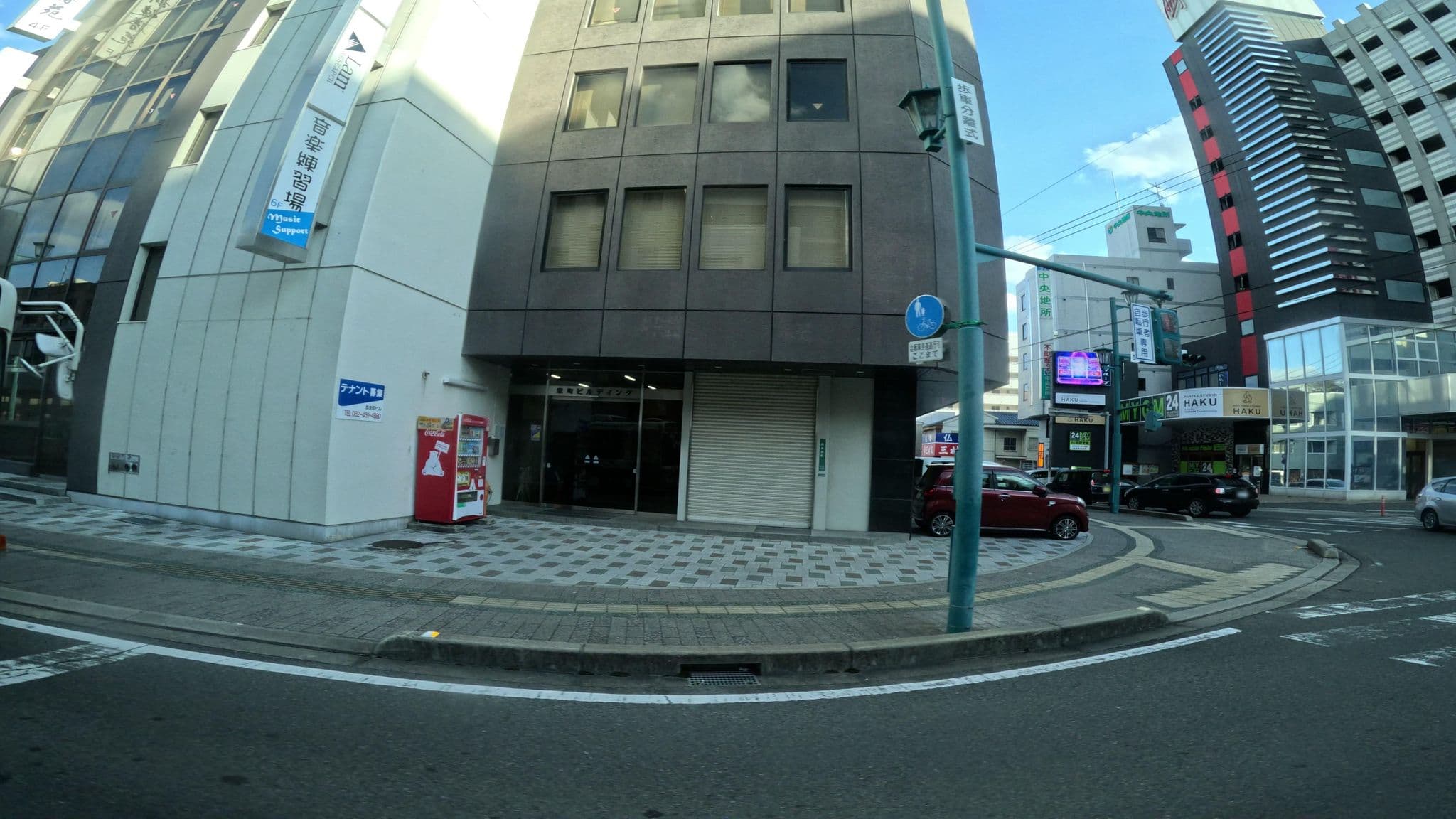 Street view near HOTEL VAN CORNELL, Higashihiroshima — © okadatsuneo (CC BY-SA · Mapillary)